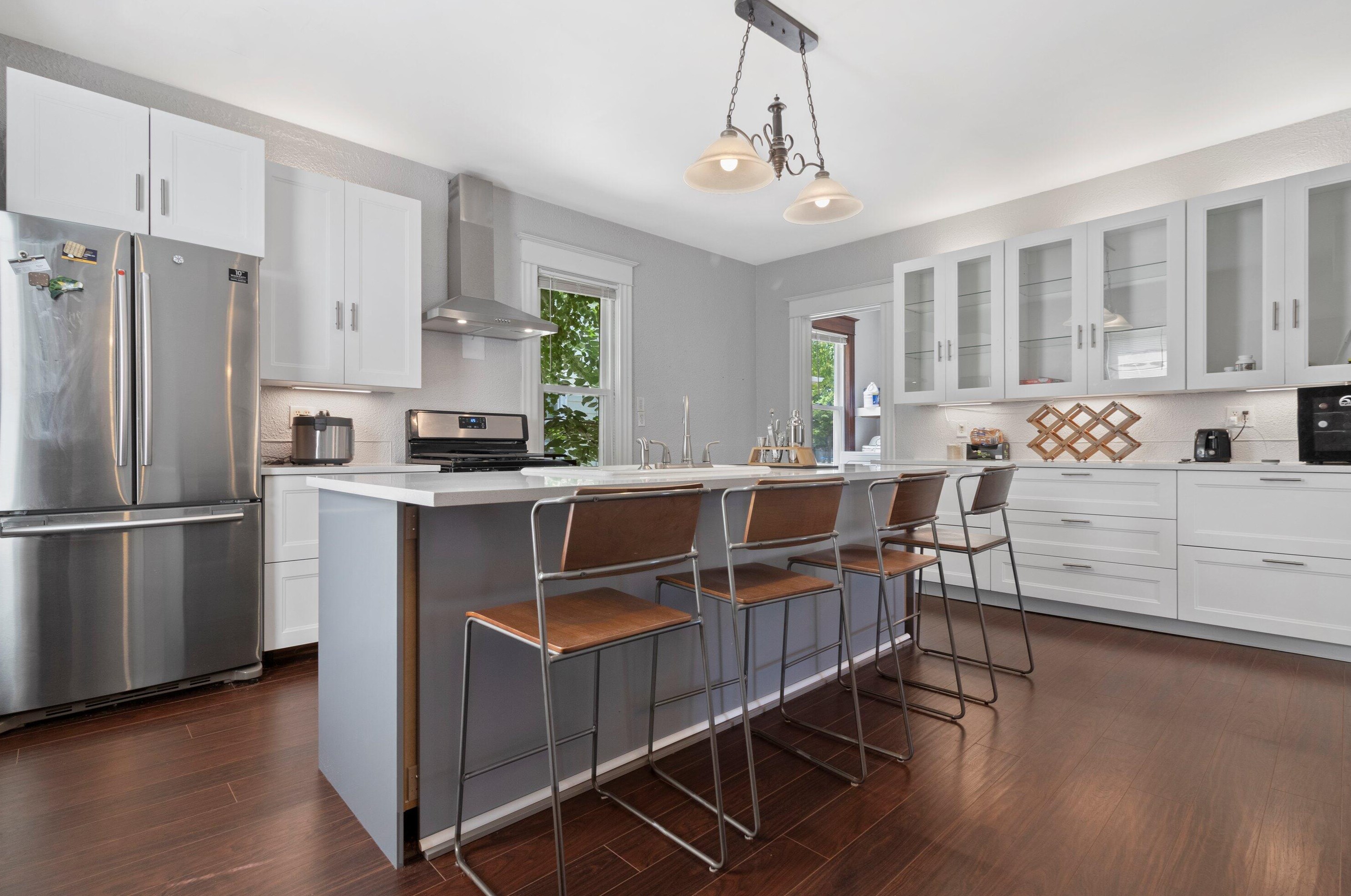 621 Goold St, Racine, WI 53402-4752