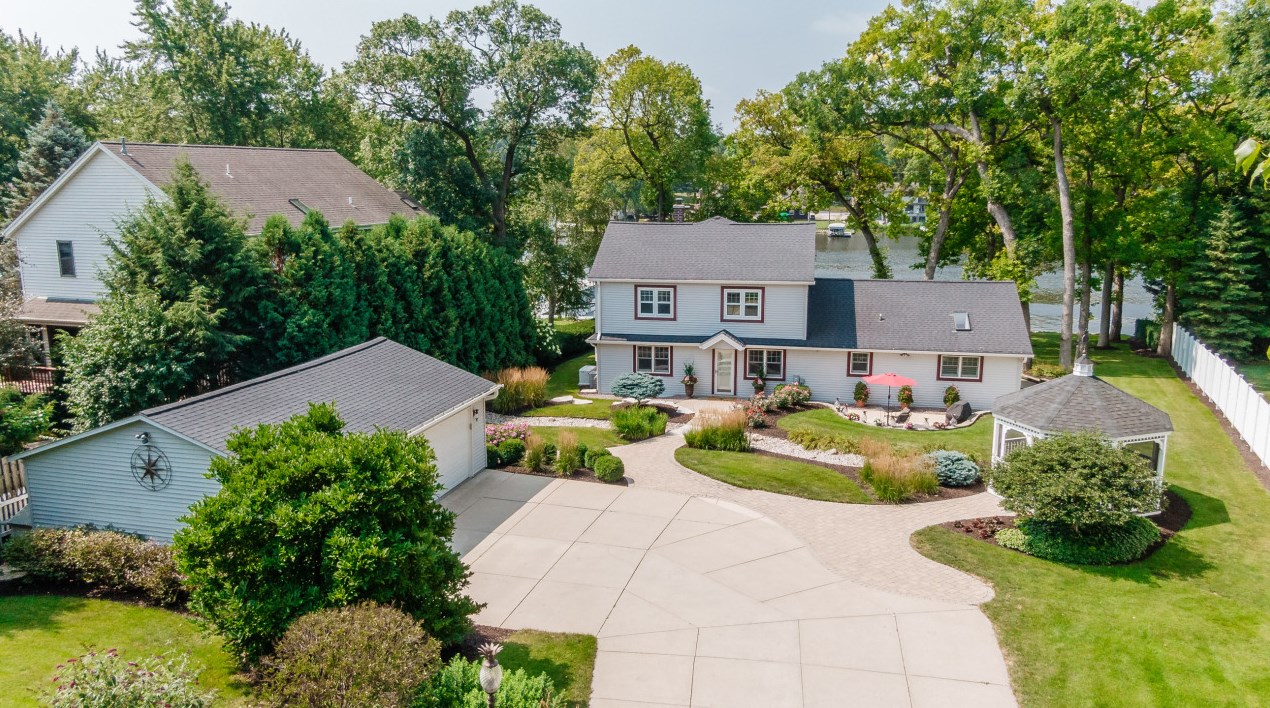 4616 Empire Ln, Waterford, WI 53185