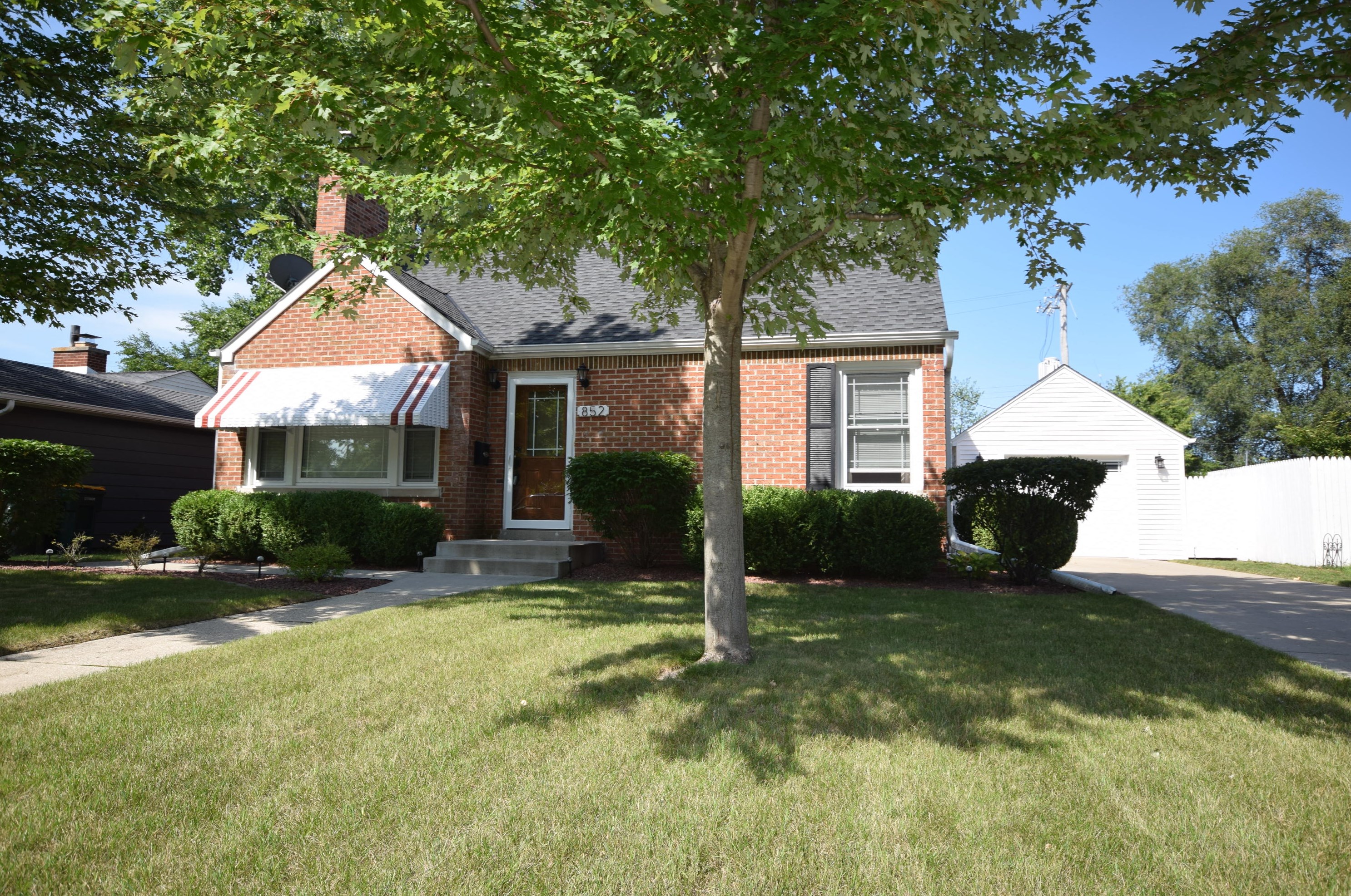 852 W Lincoln Dr, West Bend, WI 53095