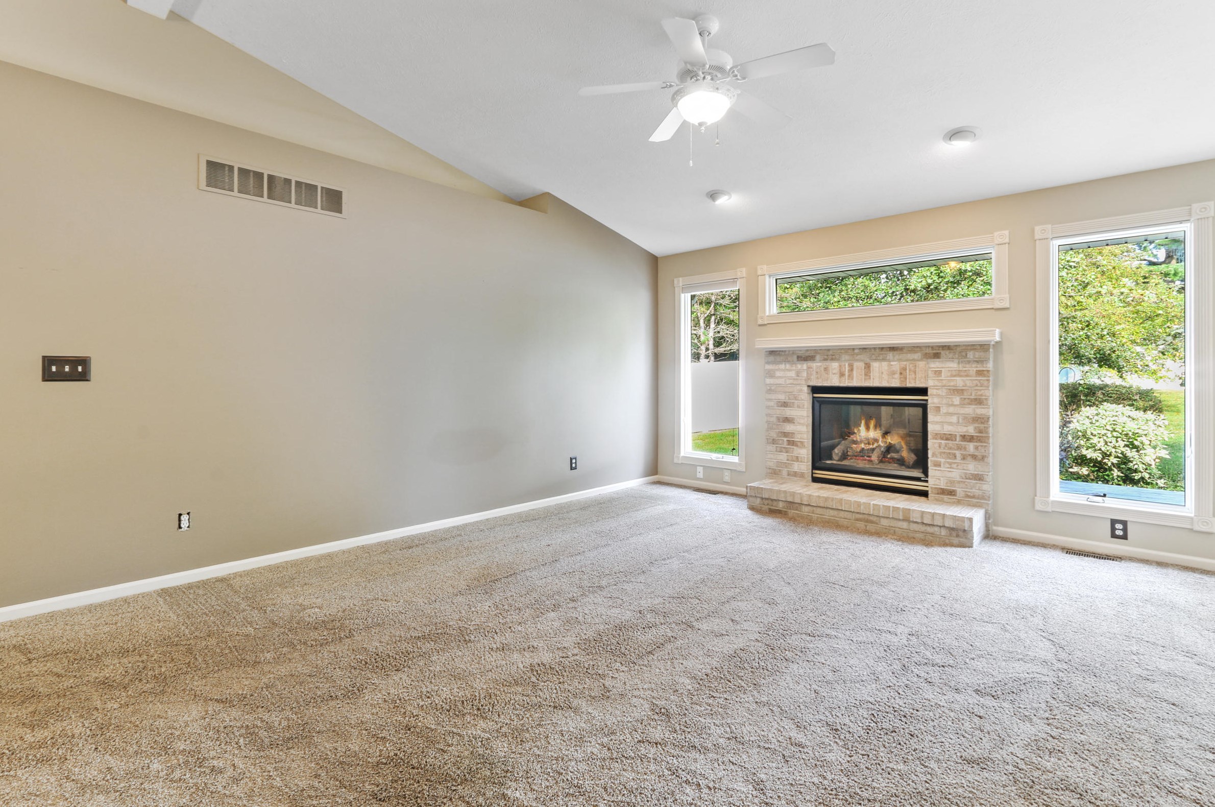 505 Arbor Ridge Dr, Delavan, WI 53115-2995