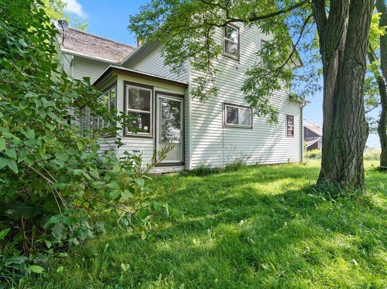 5319 Wagon Wheel Rd, Manitowoc, WI 54220
