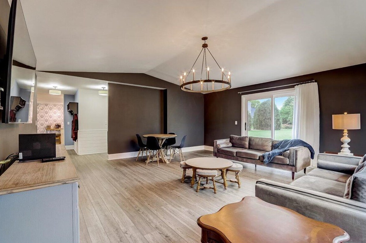 4950 S Holly Ct, Waukesha, WI 53151