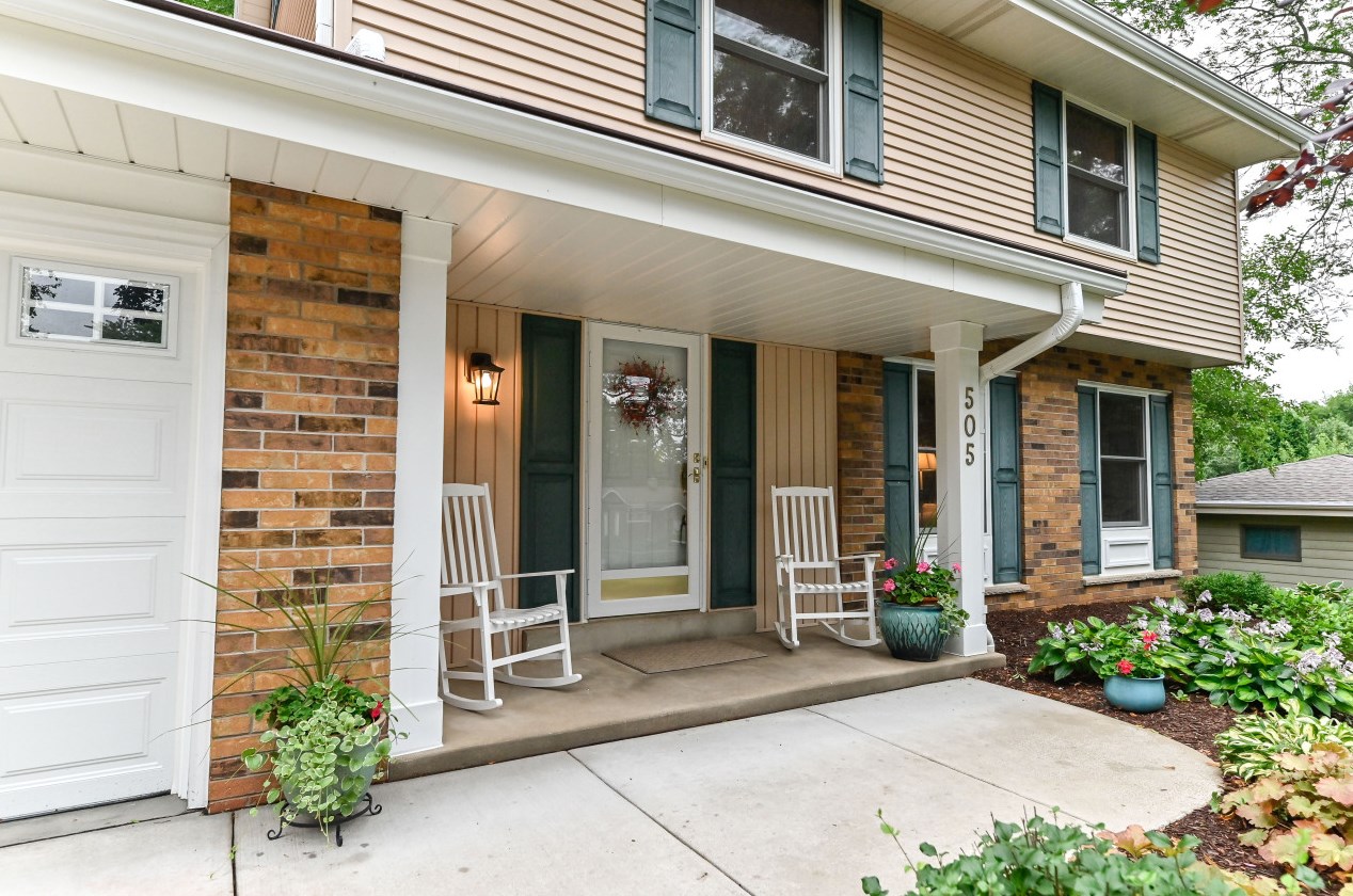 505 Cheyenne Dr, Waukesha, WI 53188