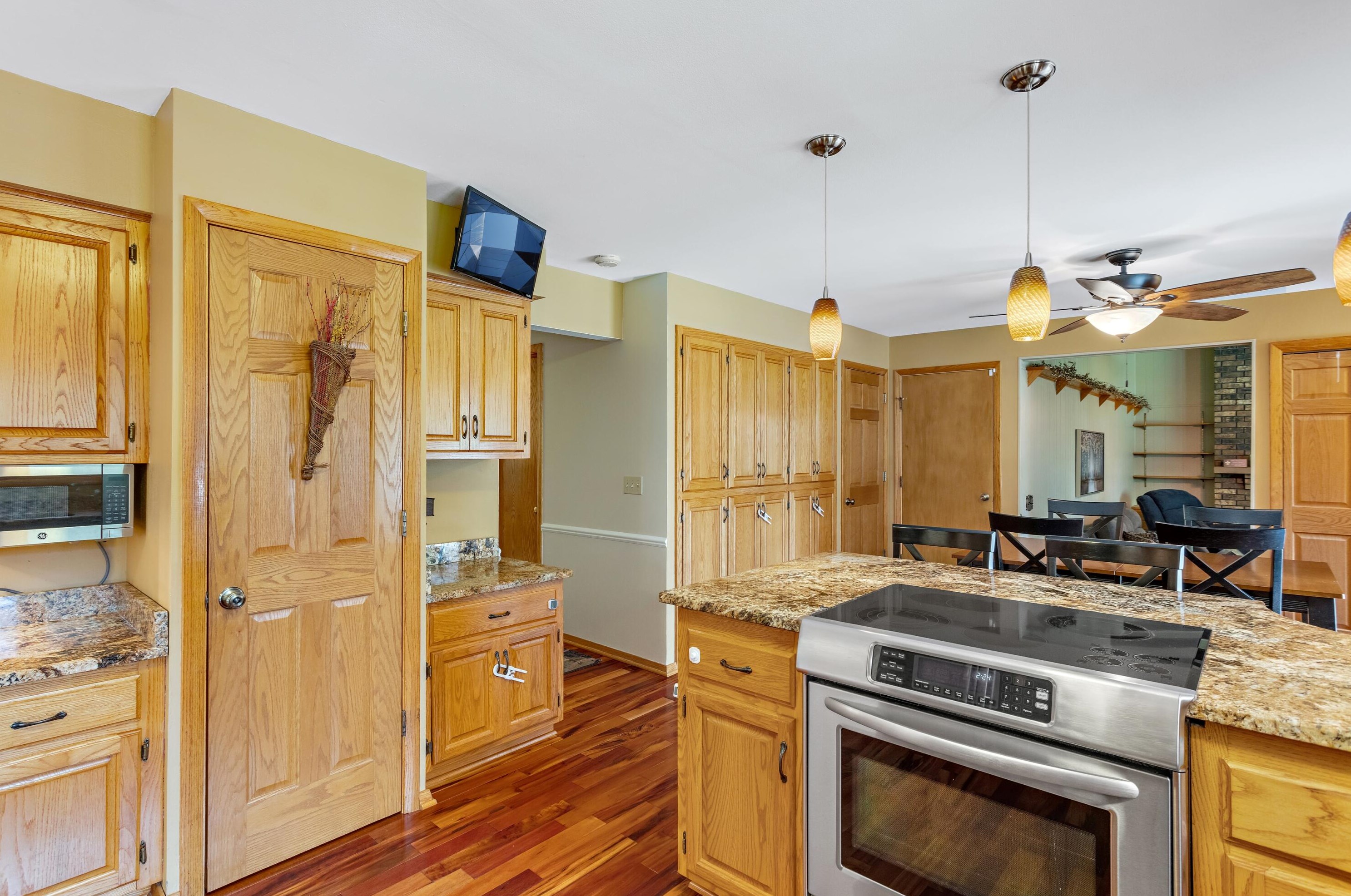 3535 Taurus Dr, Racine, WI 53406-1331
