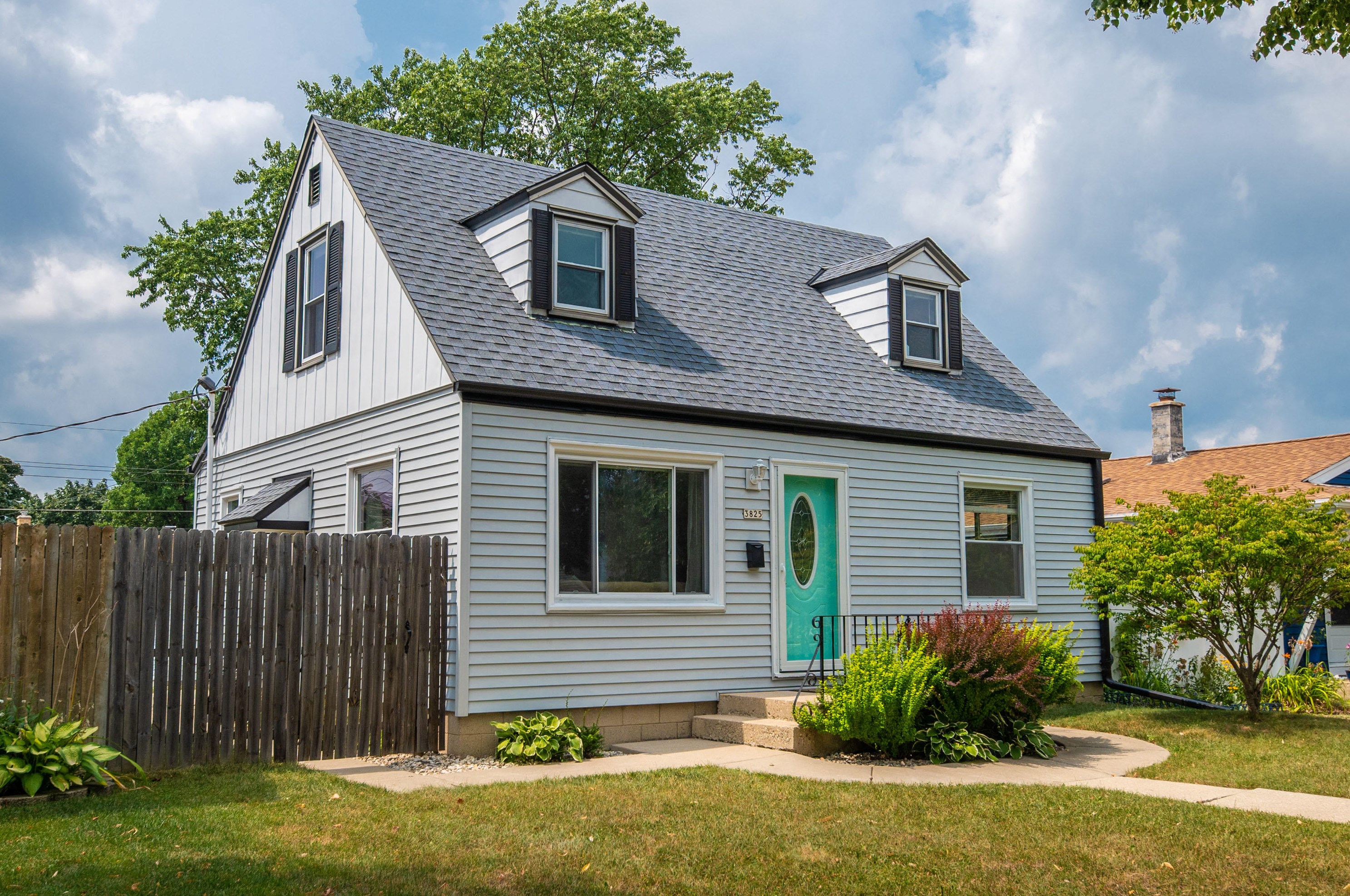 3825 N 99th St, Milwaukee, WI 53222