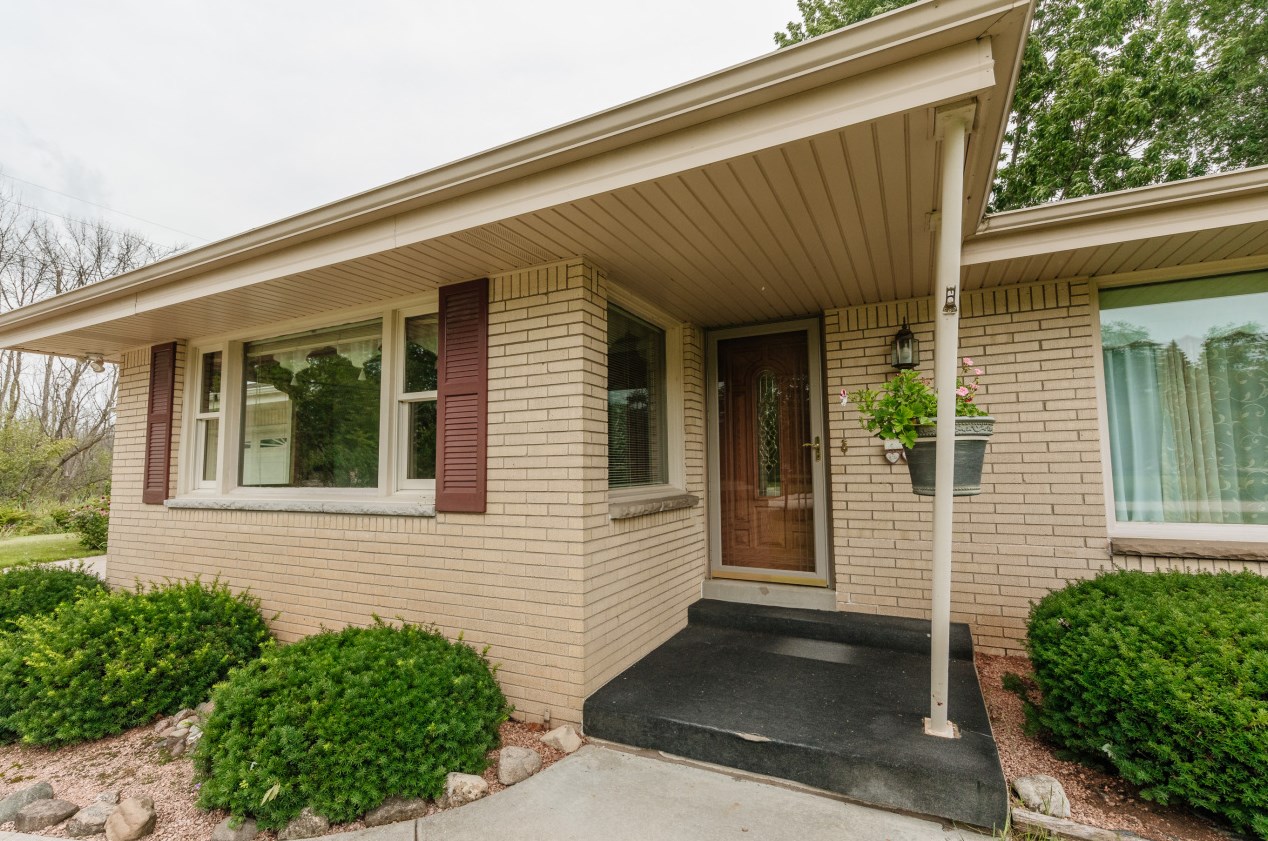 17570 Lucy Cir, Brookfield, WI 53045