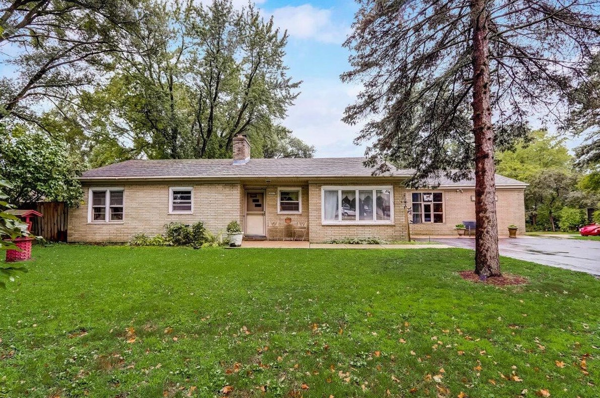 10017 Spring St, Racine, WI 53406-2436