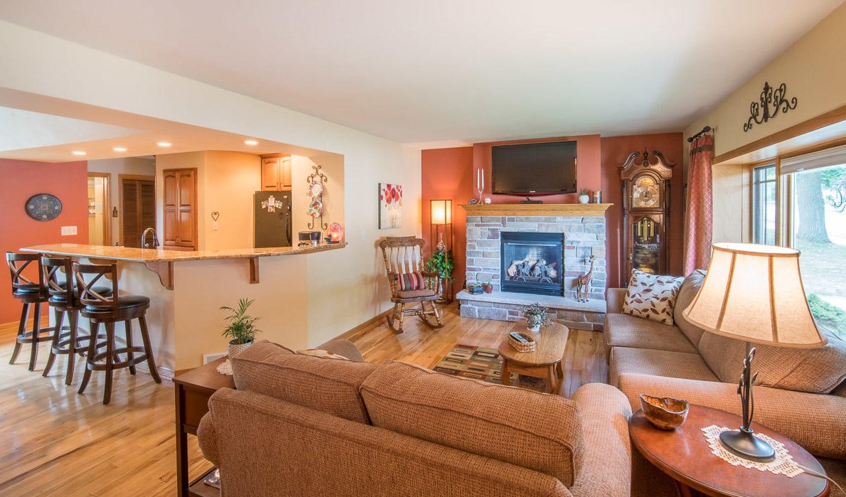 527 S 15th Ave, West Bend, WI 53095