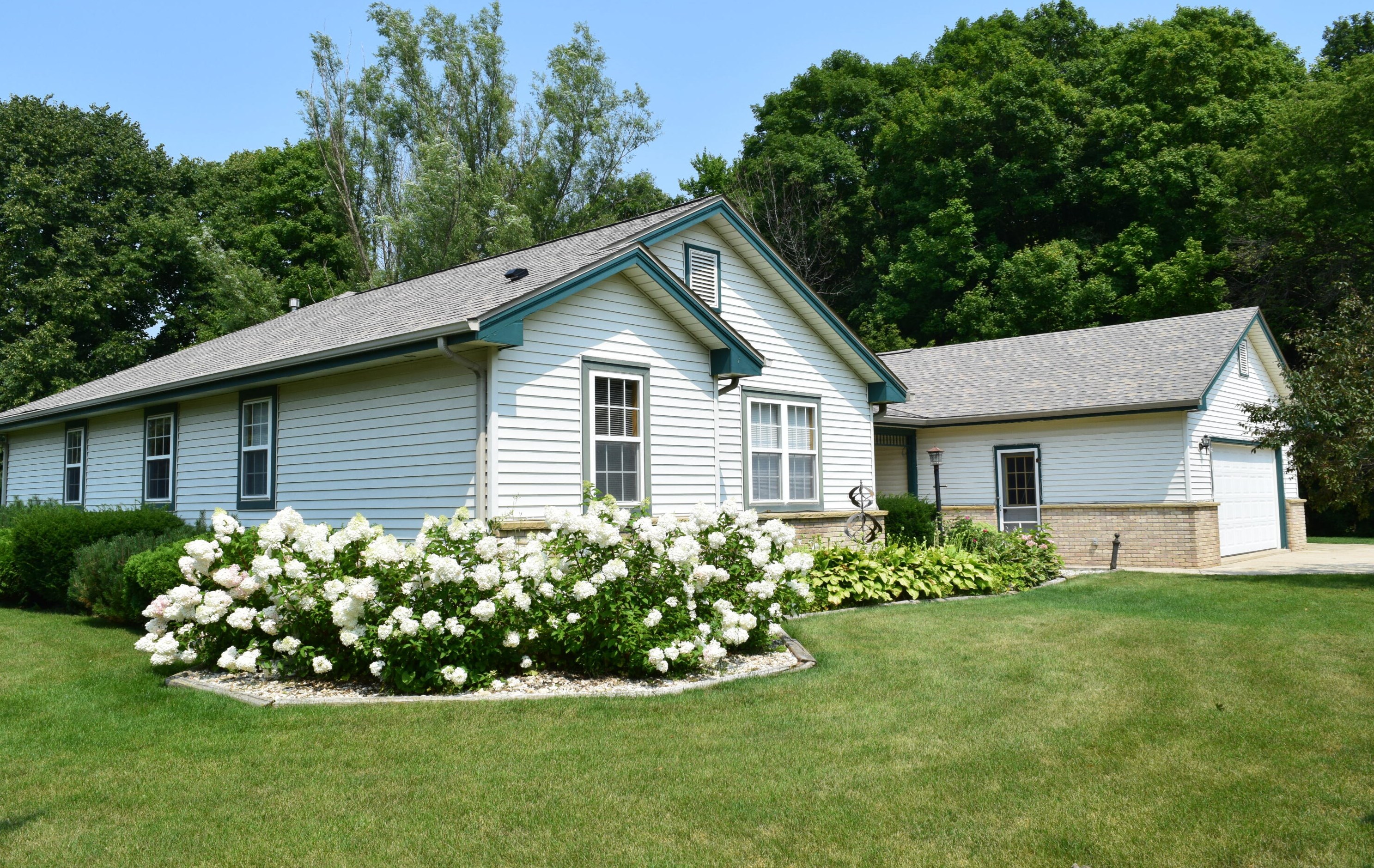 115 Mueller Ln, Random Lake, WI 53075