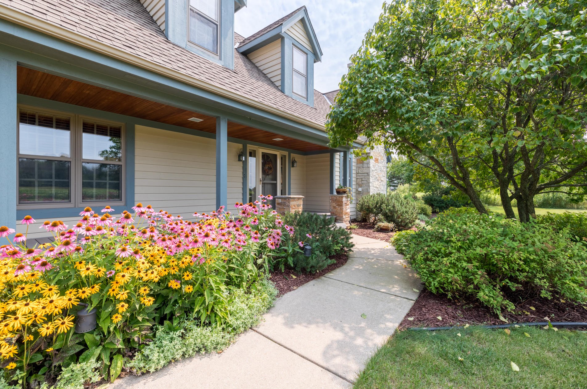 676 County Rd, Grafton, WI