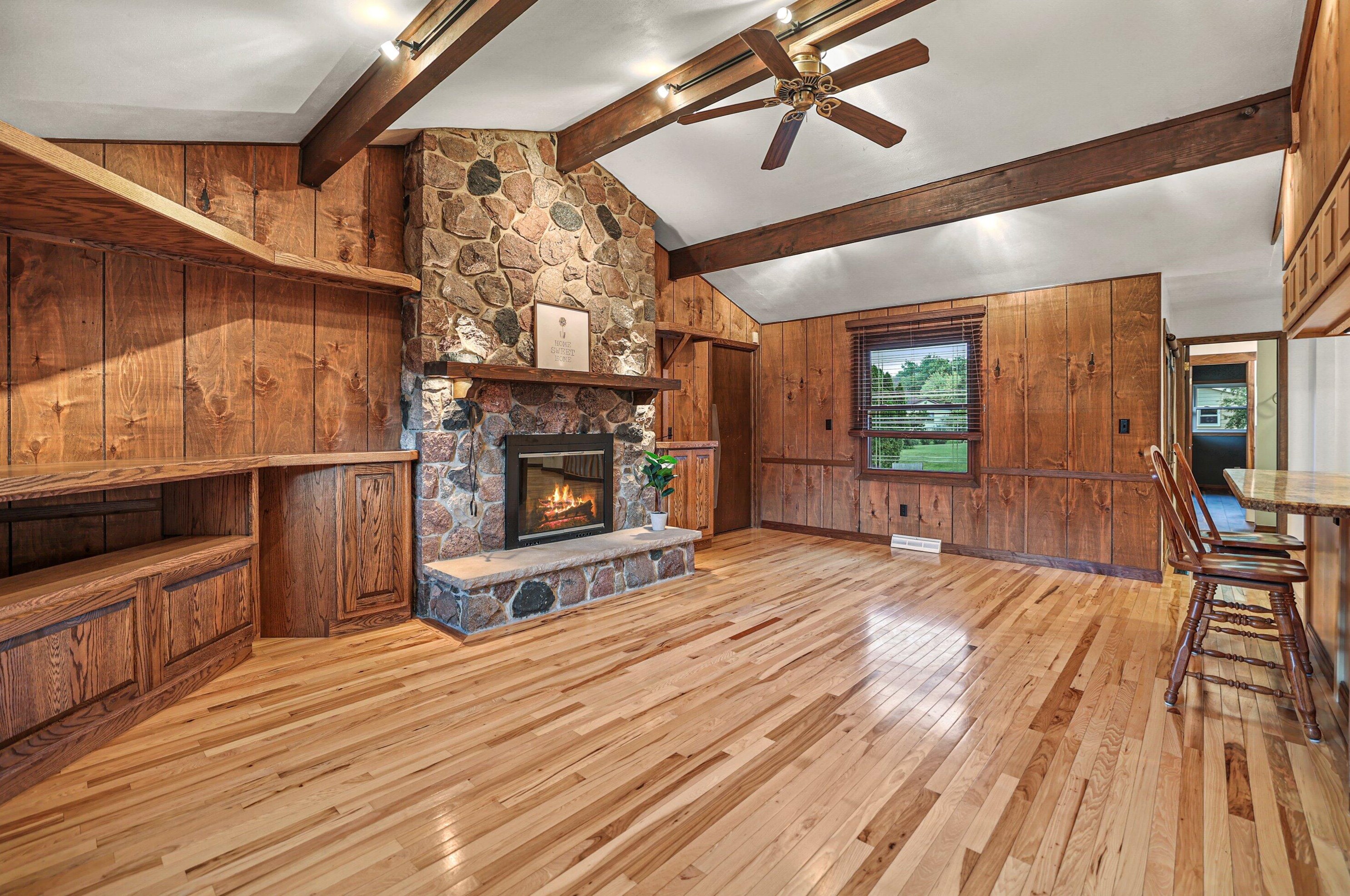 676 Aberdeen Cir, Chenequa, WI 53029