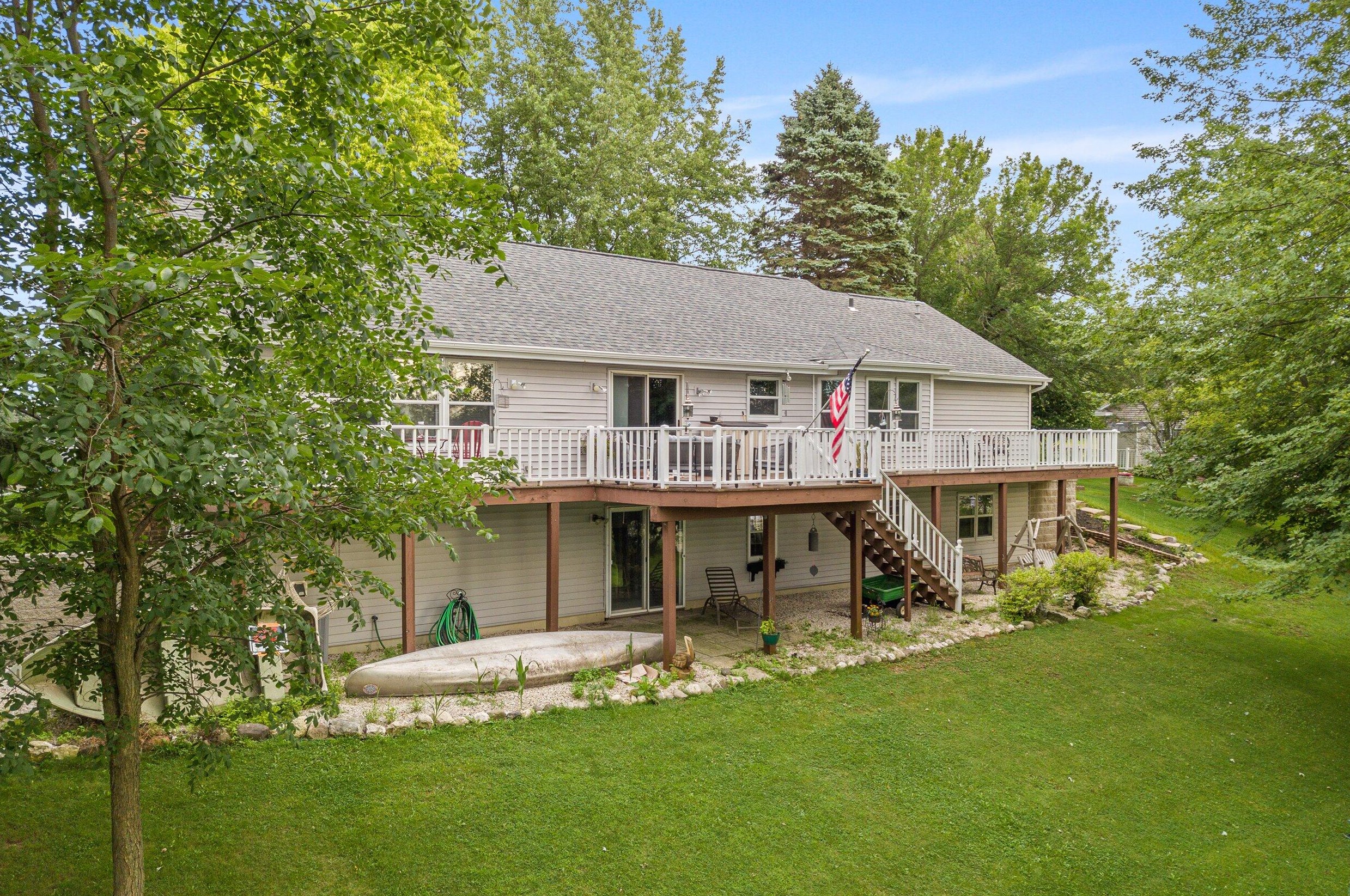 6132 Sonnenburg Ln, Manitowoc, WI 54220