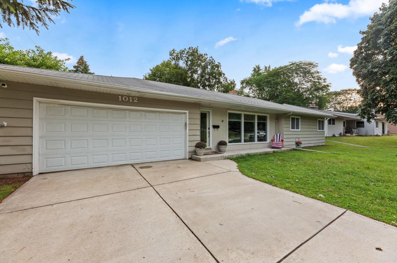 1012 E Wabash Ave, Waukesha, WI 53186