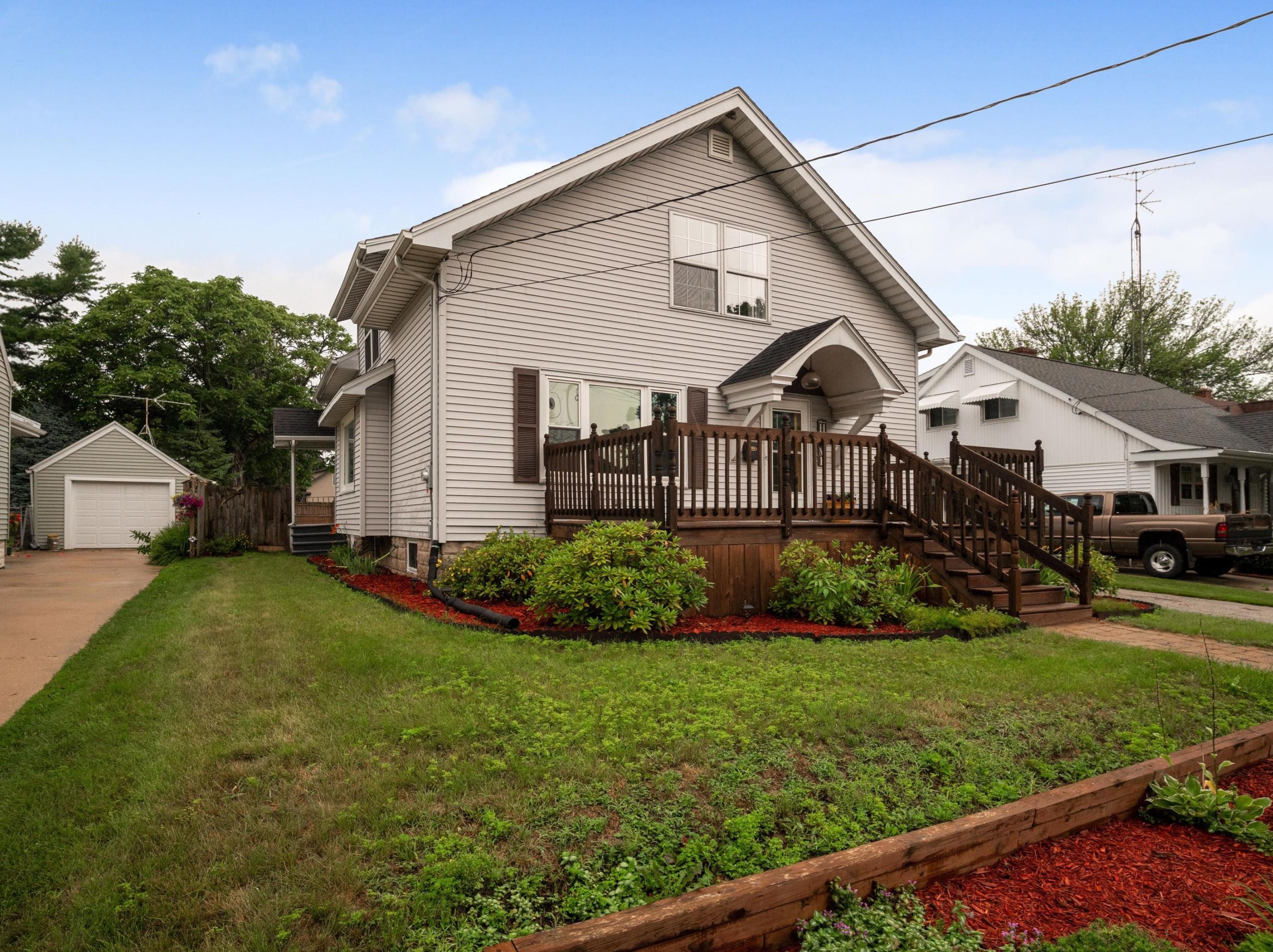 1614 S 15th St, Manitowoc, WI 54220