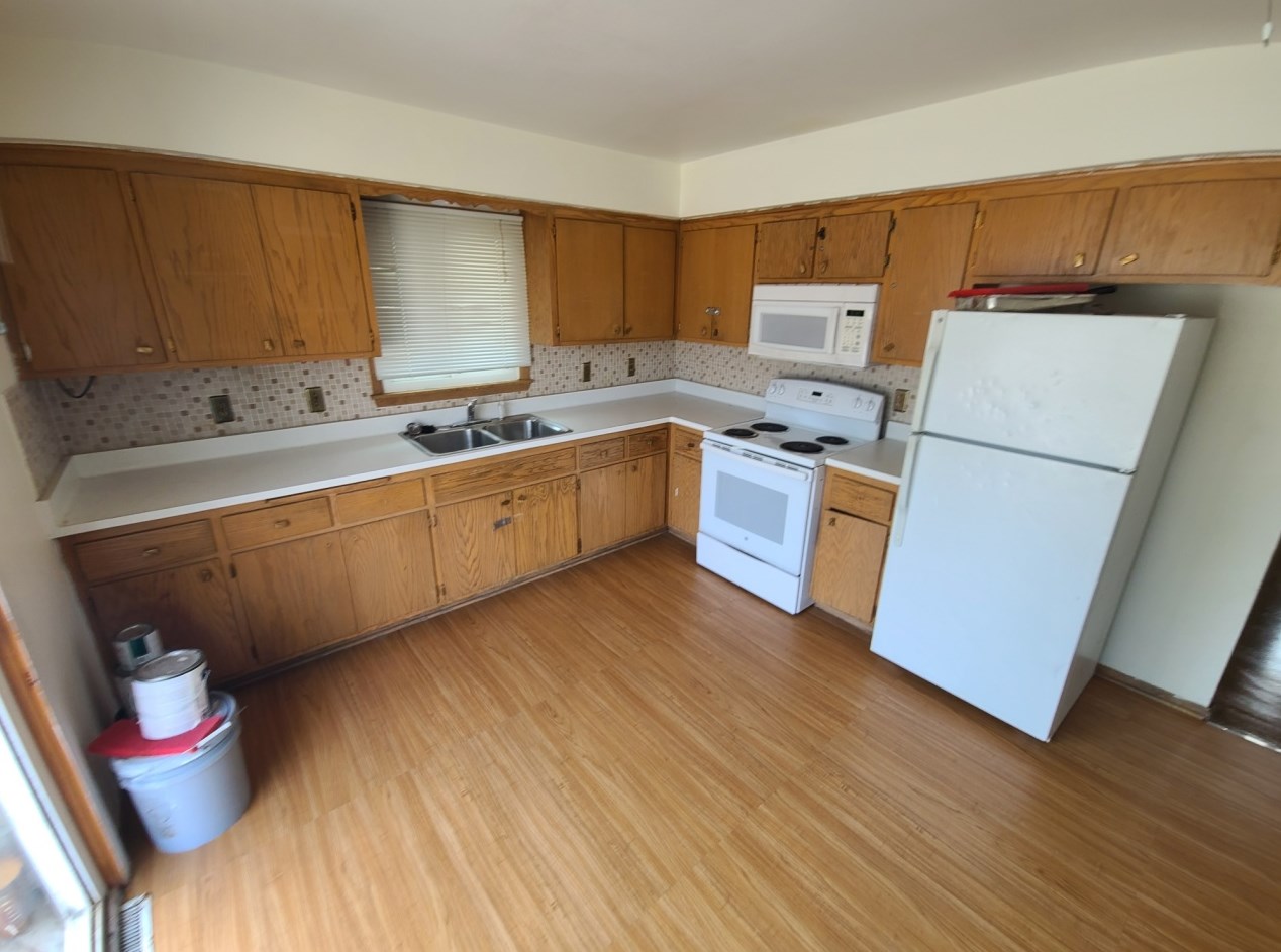 2507 Diane Ave, Racine, WI 53404-1801
