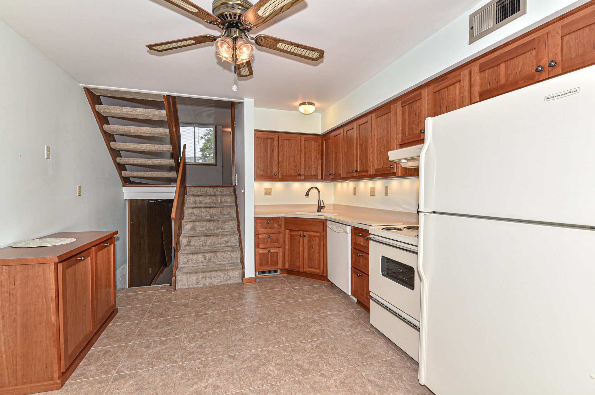 1524 Big Bend Rd #f, Waukesha, WI 53189