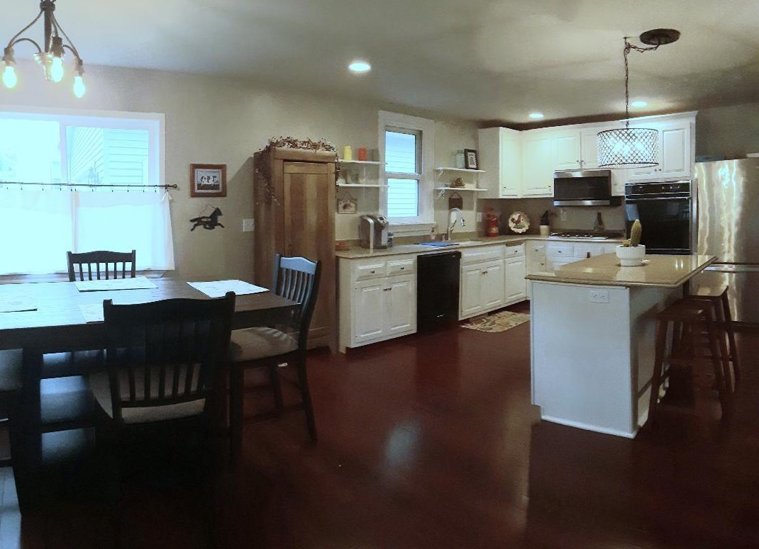 8001 Meadow Ln, Waterford, WI 53185