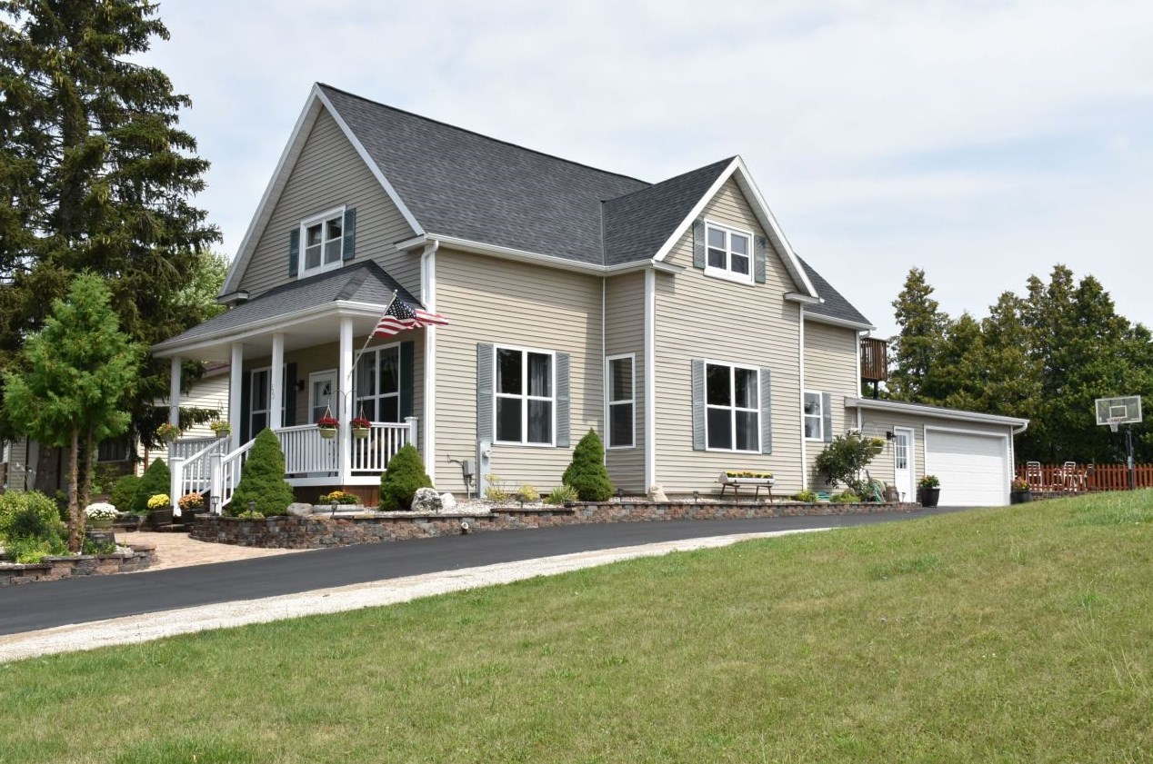 322 Franzen St, Random Lake, WI 53075
