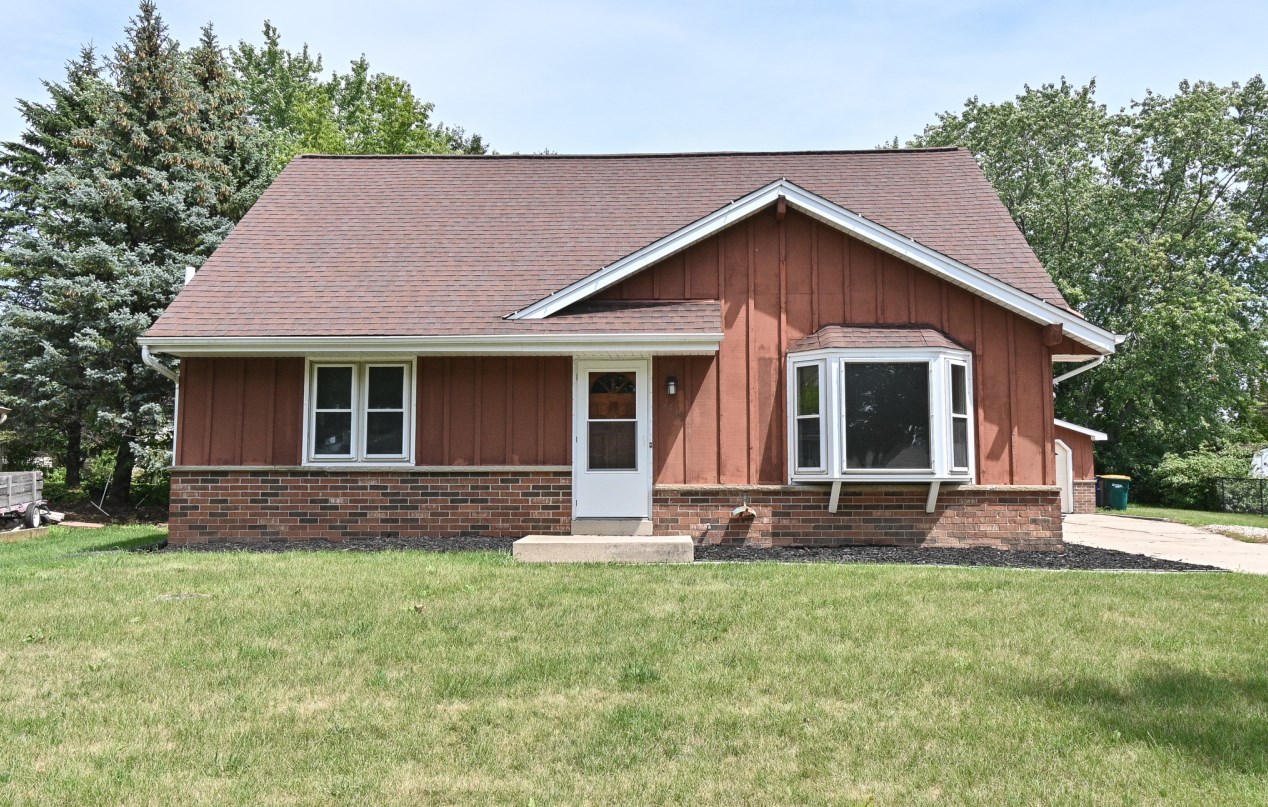 7434 Logan Ave, Oak Creek, WI 53154-2234