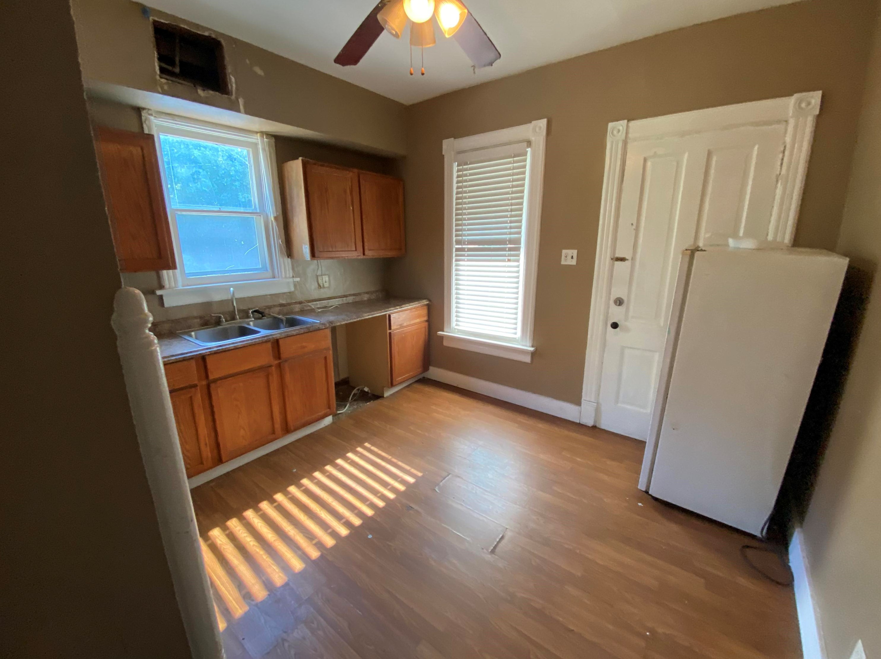 1128 College Ave, Racine, WI 53403-1917