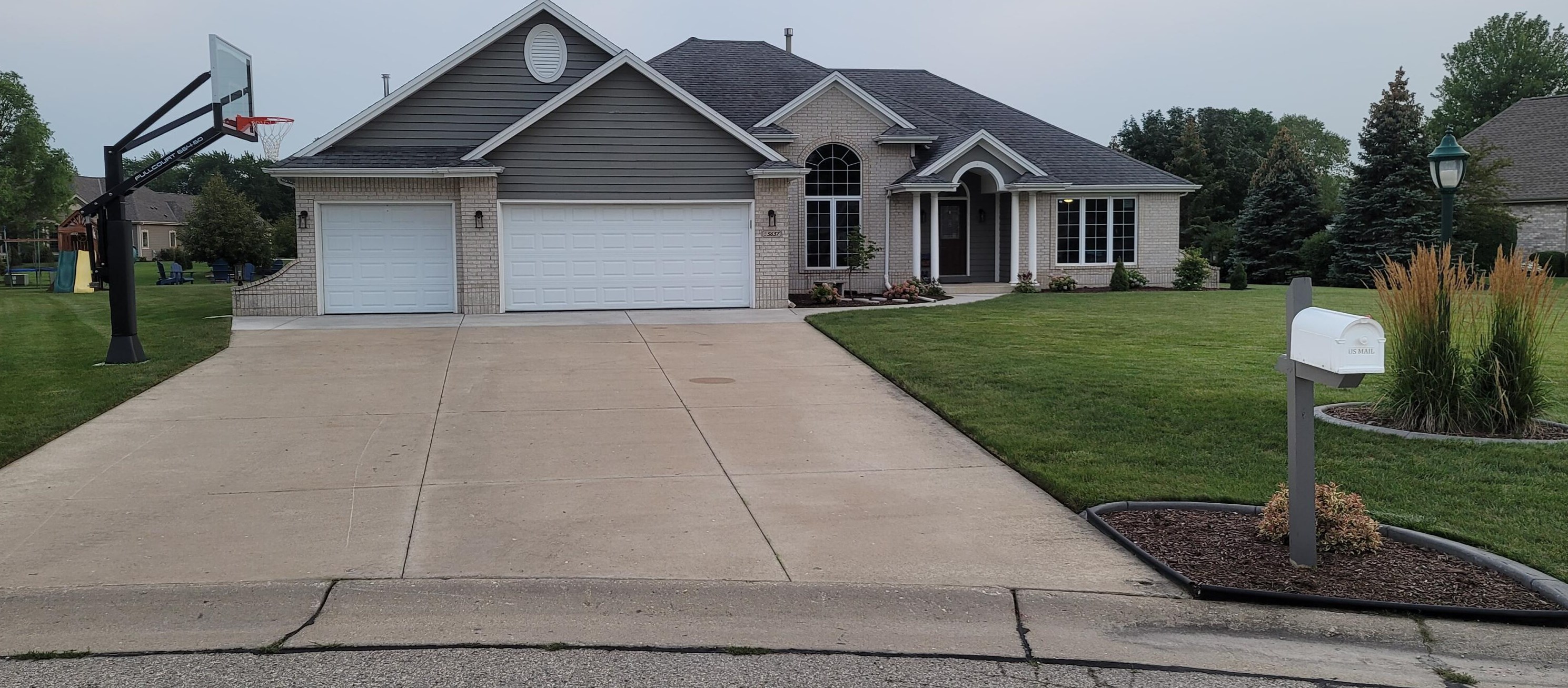 5637 Prairie Ridge Dr, Racine, WI 53406-6303