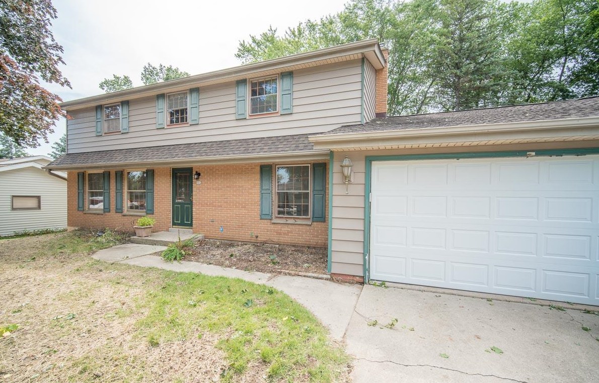 602 Decker Dr, West Bend, WI 53090