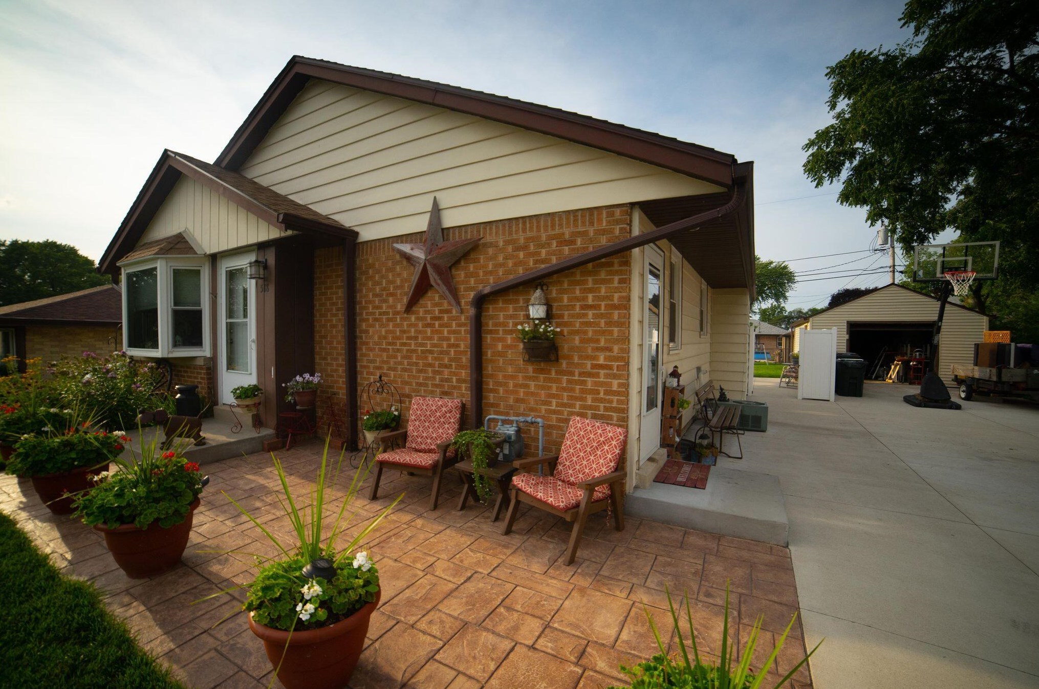 518 Williams Ave, South Milwaukee, WI 53172-4049