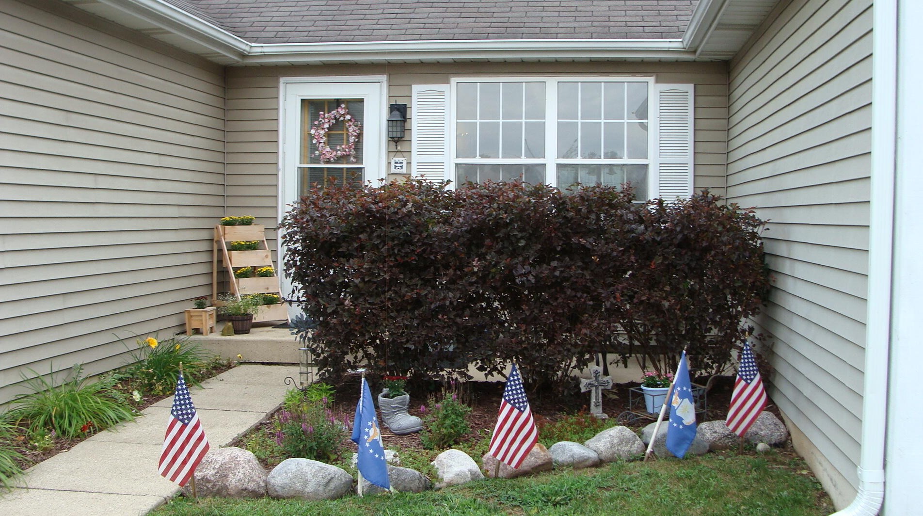 201 Fenmore Ln, Genoa City, WI 53128-2159