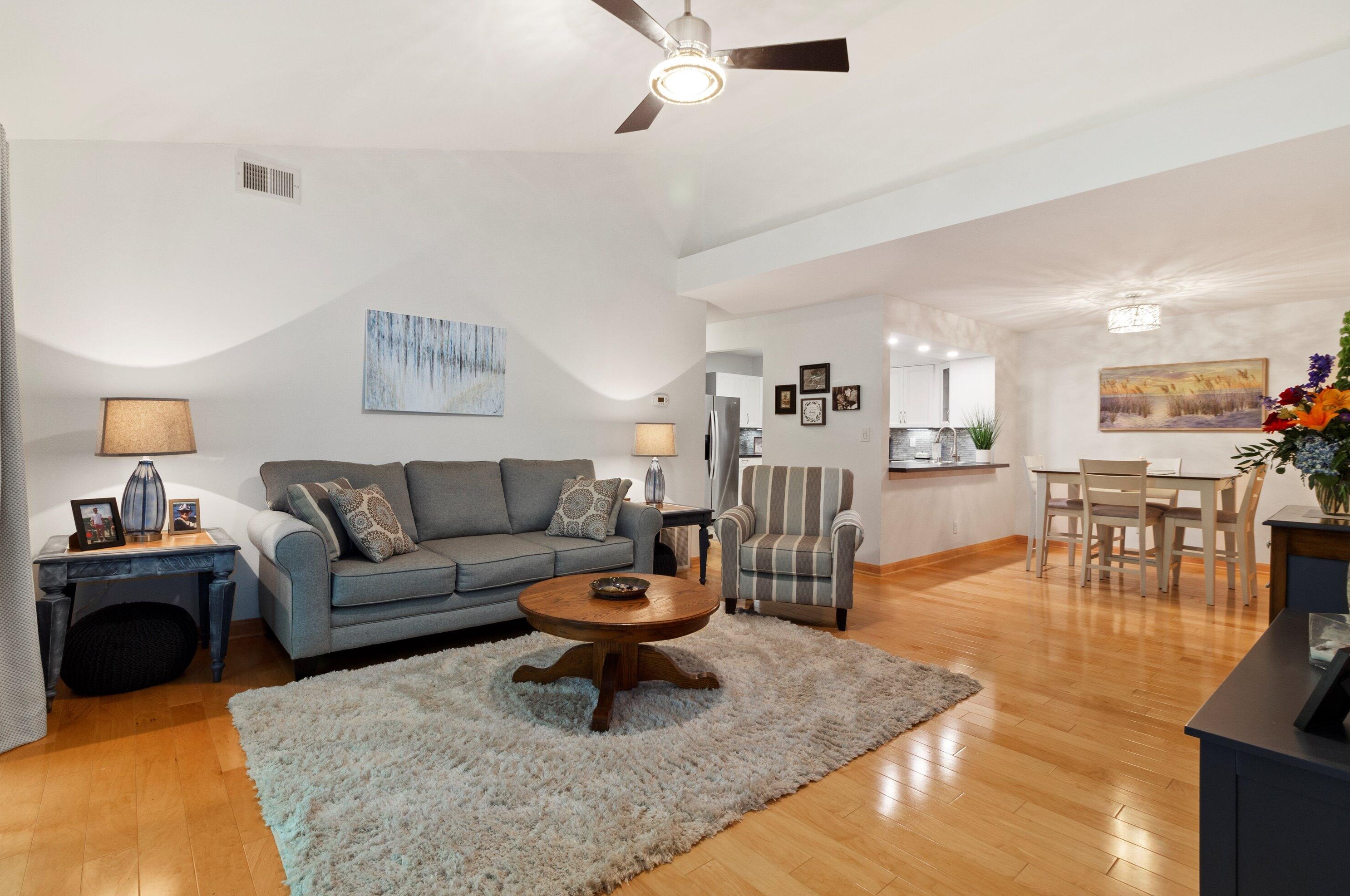 321 Park Hill Dr, Pewaukee, WI 53072