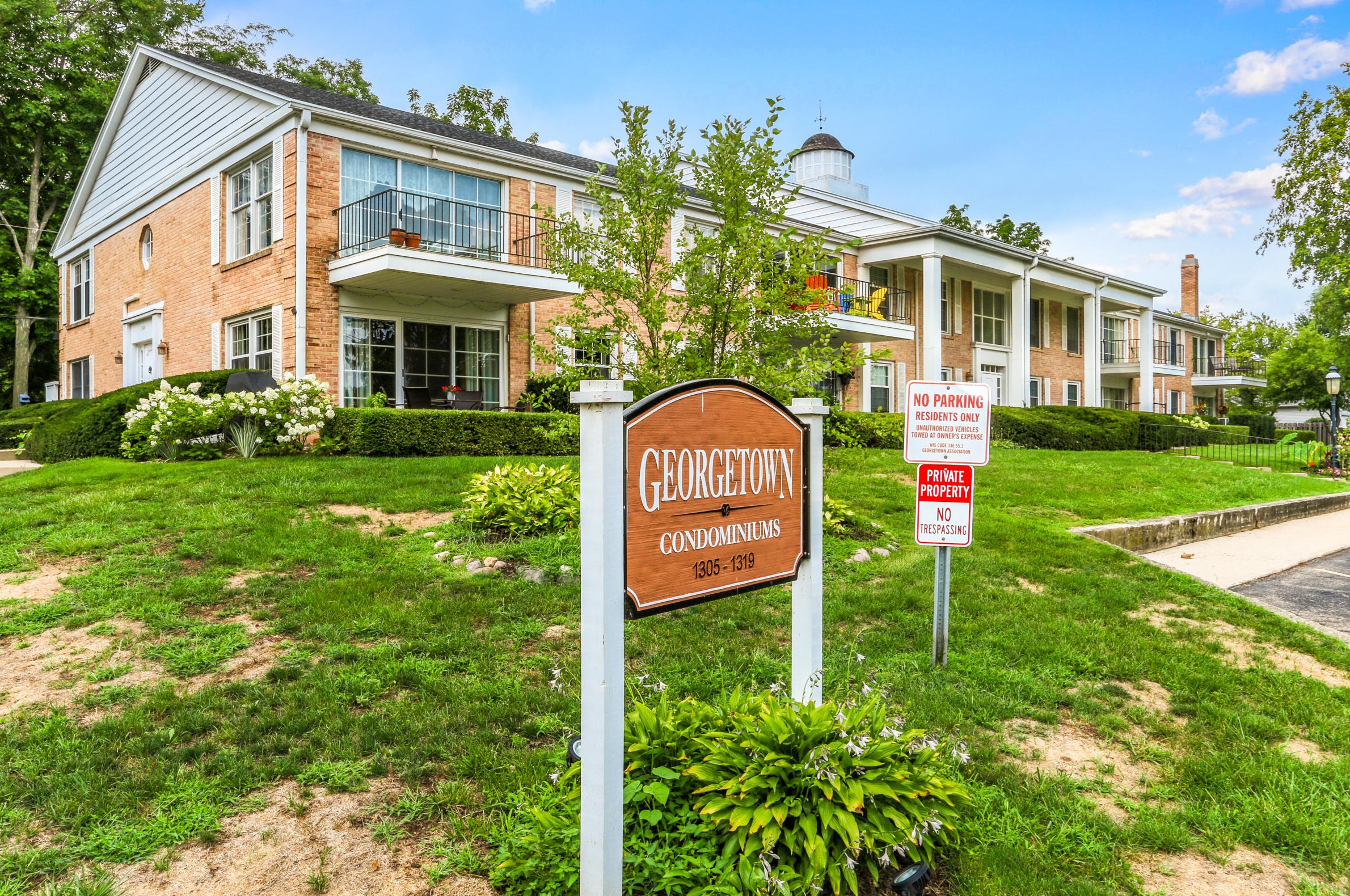 1305 W Main St #201, Lake Geneva, WI 53147