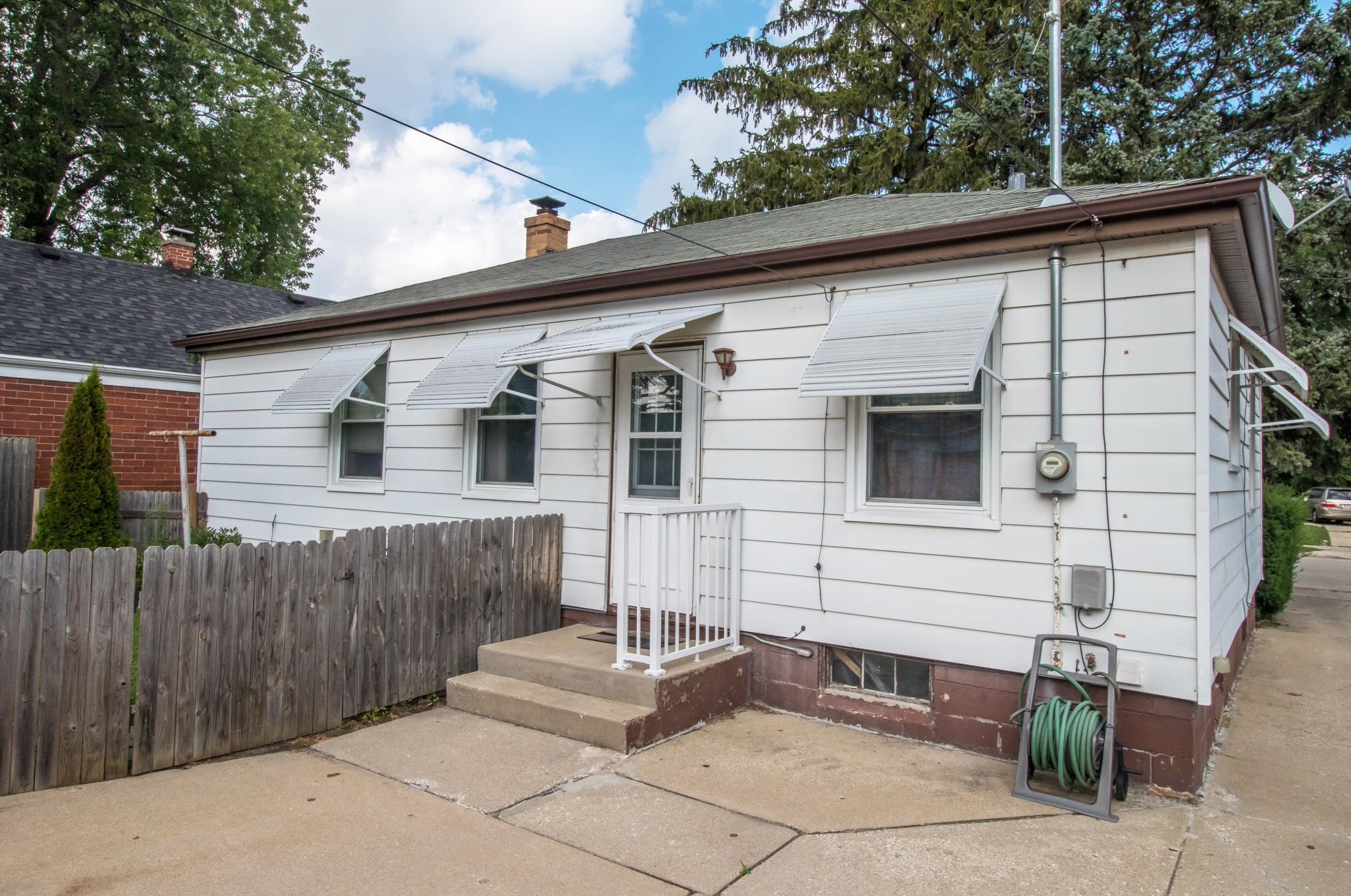 3414 Lasalle St, Racine, WI 53402-3859