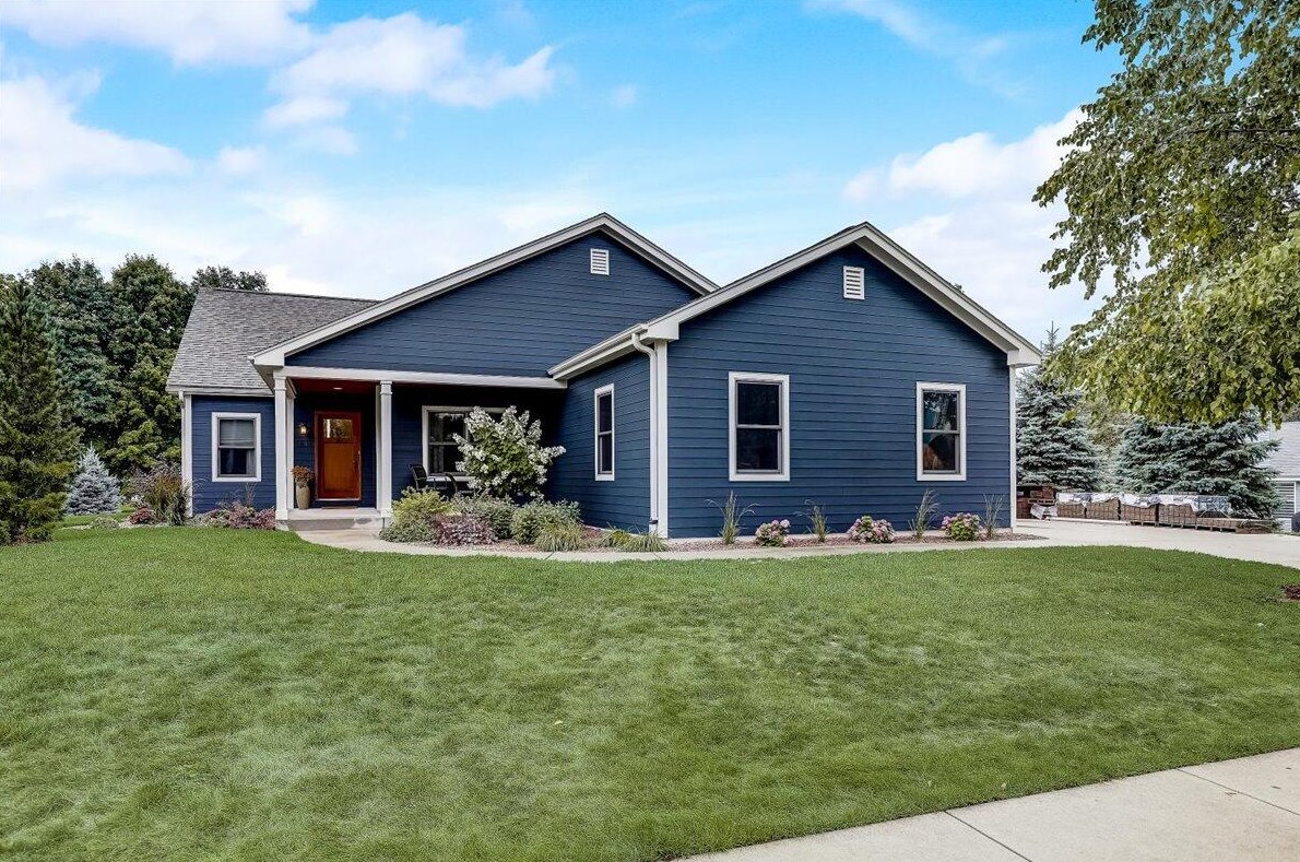 1841 Kissel Dr, Hartford, WI 53027-8303