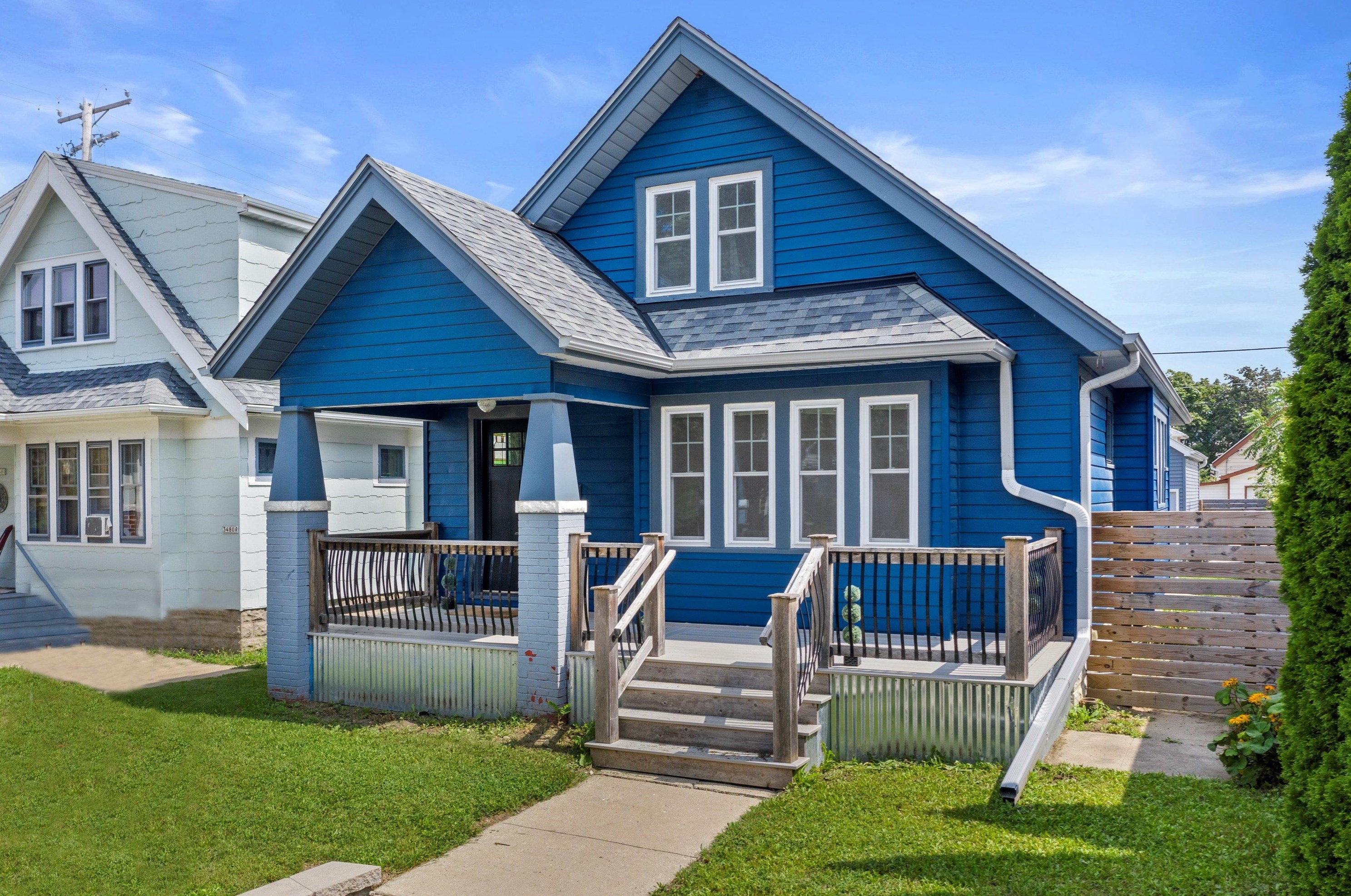 3476 Pierce St, Milwaukee, WI 53215-1102