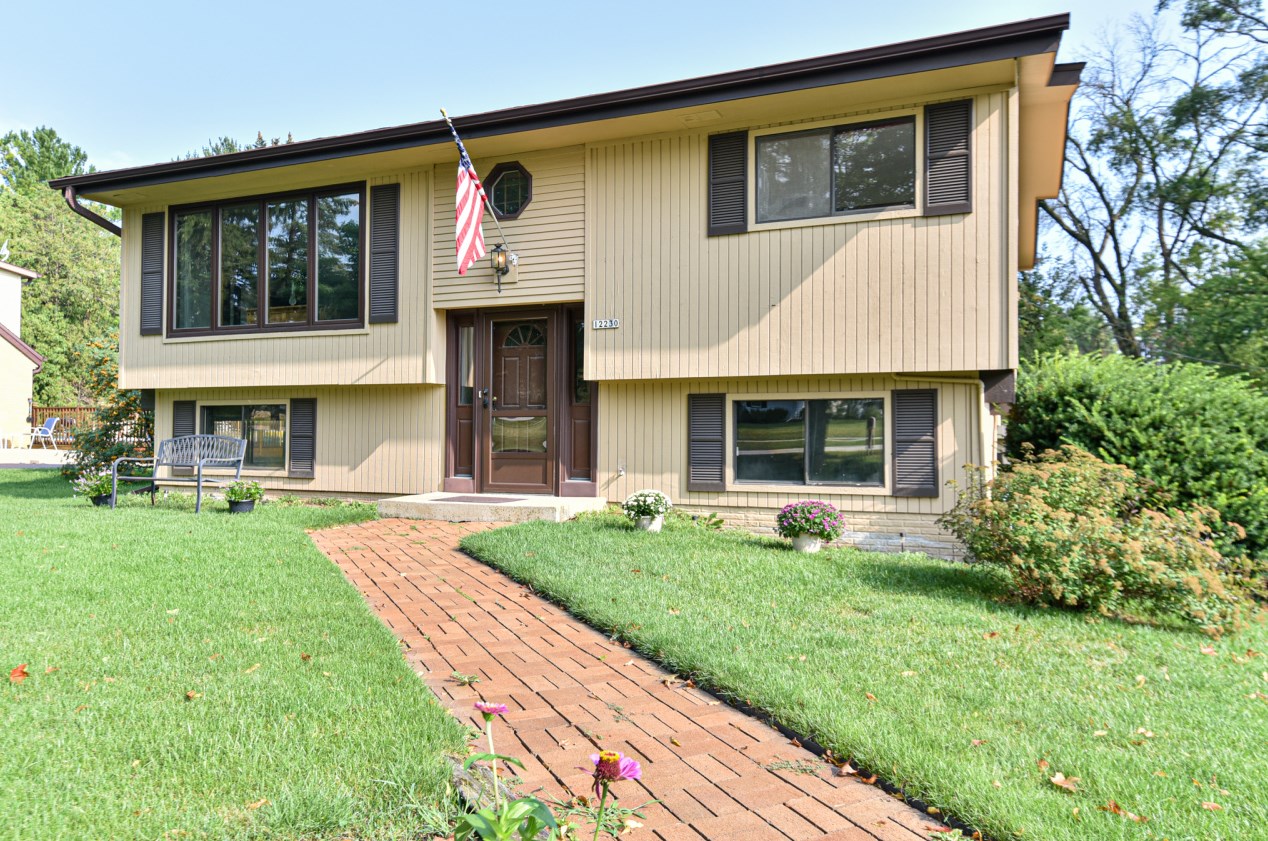 12230 Grange Ave, Hales Corners, WI 53130-1043