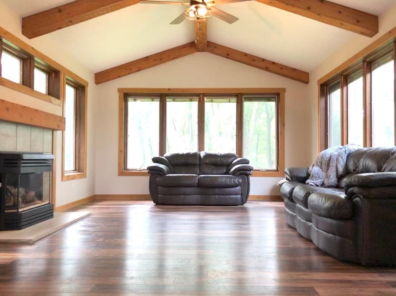 6081 Hilldale Dr, Hartford, WI 53027-9541