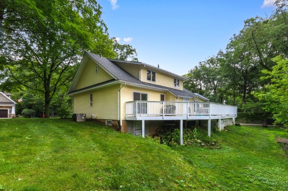 821 Van Slyke Dr, Fontana, WI 53125