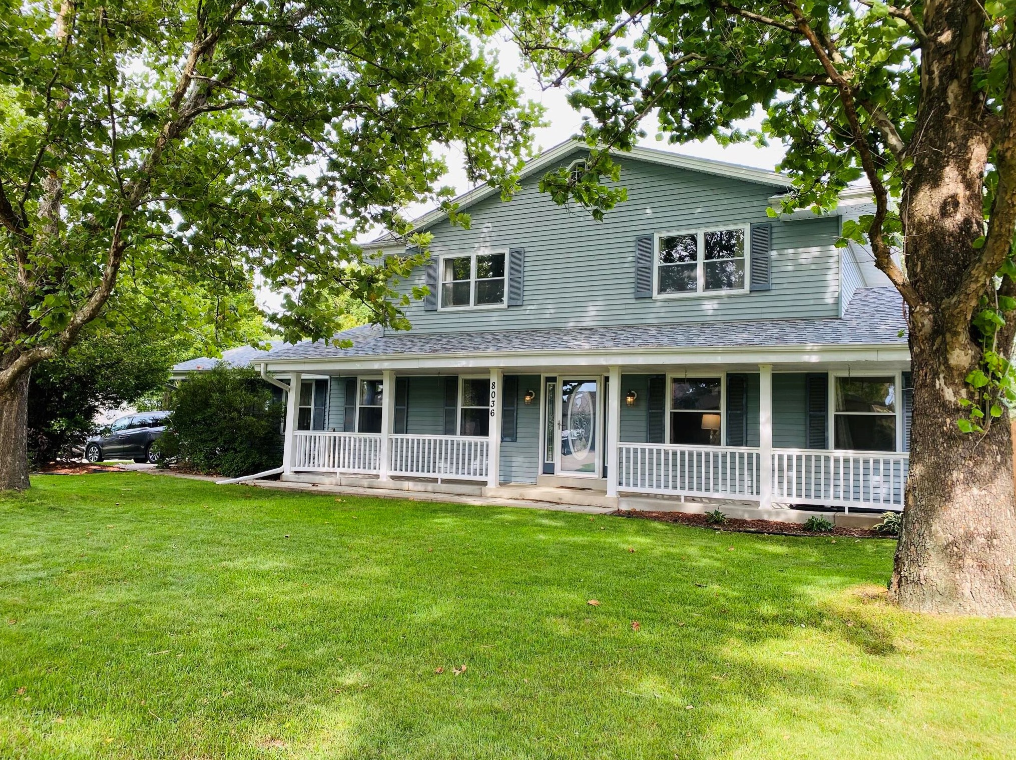 8036 77th St, Hales Corners, WI 53132-8985