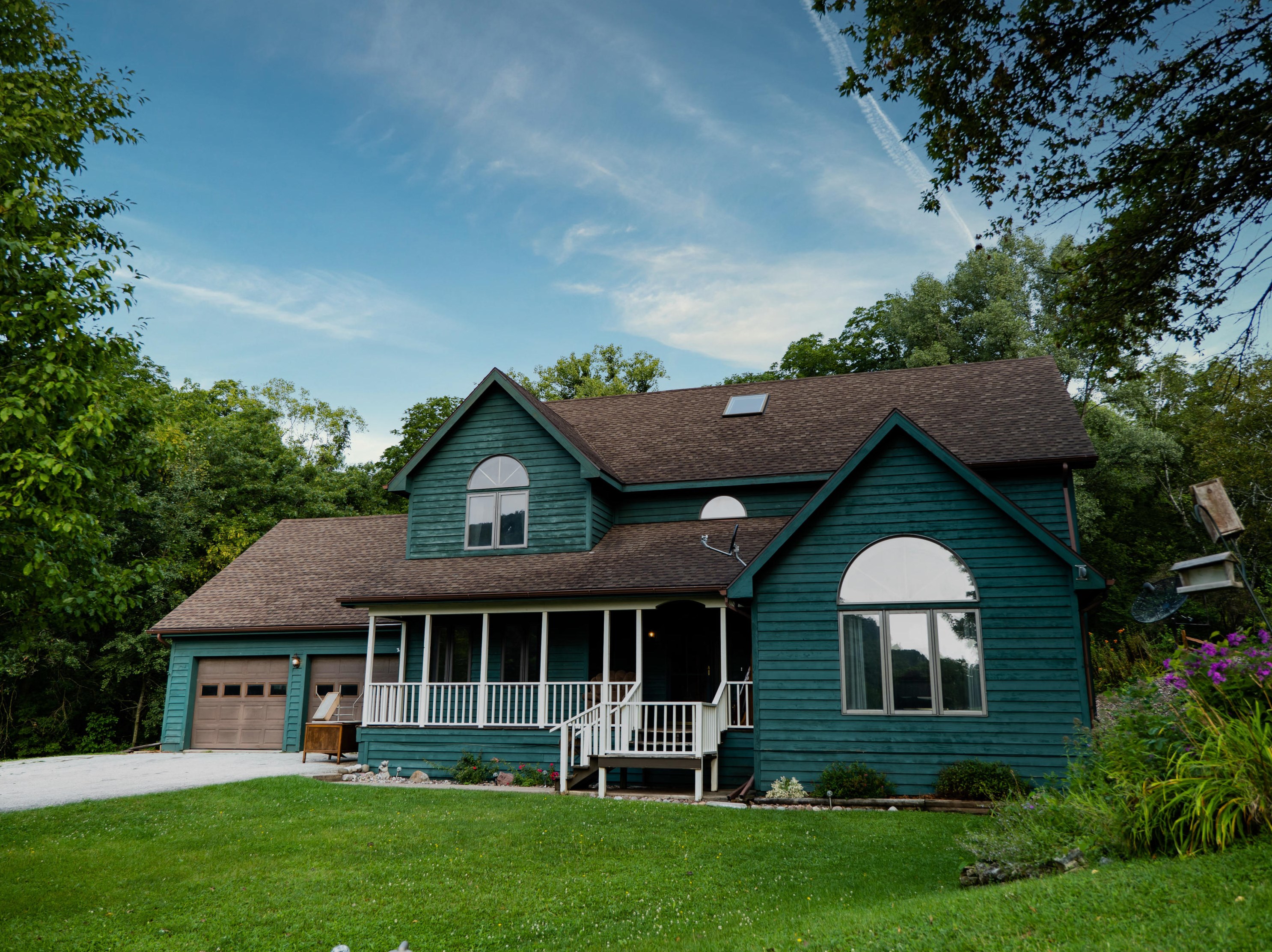 1684 Highwood Dr, La Crescent, MN 55947