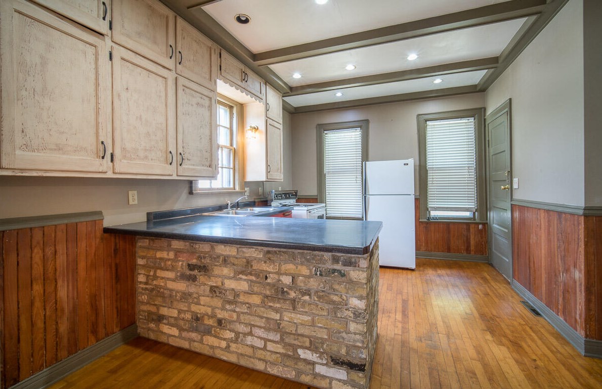 11426 Church St, Hales Corners, WI 53132-2114
