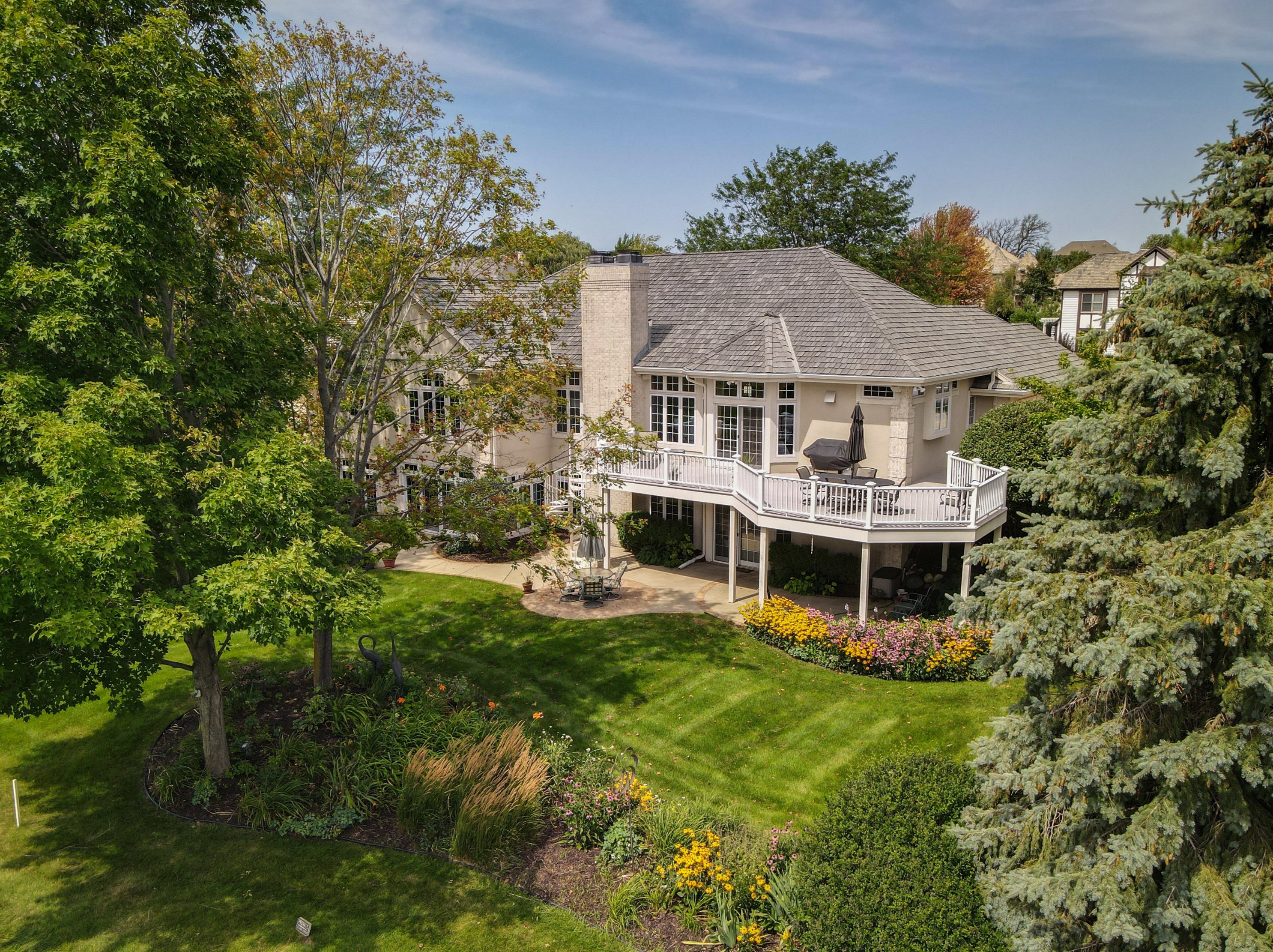 1605 E Bristlecone Dr, Chenequa, WI 53029