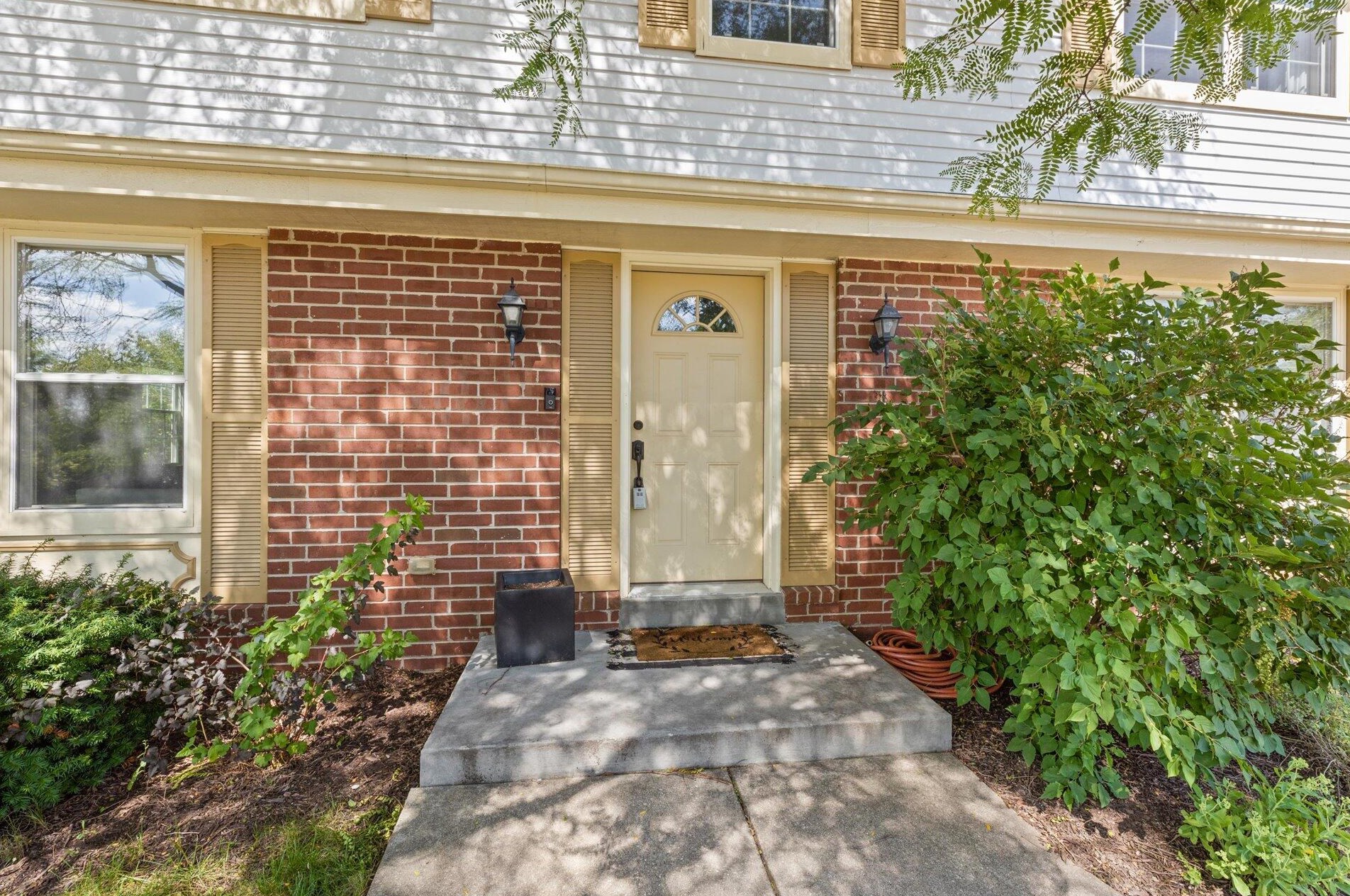 2217 Stony Ridge Dr, Waukesha, WI 53189