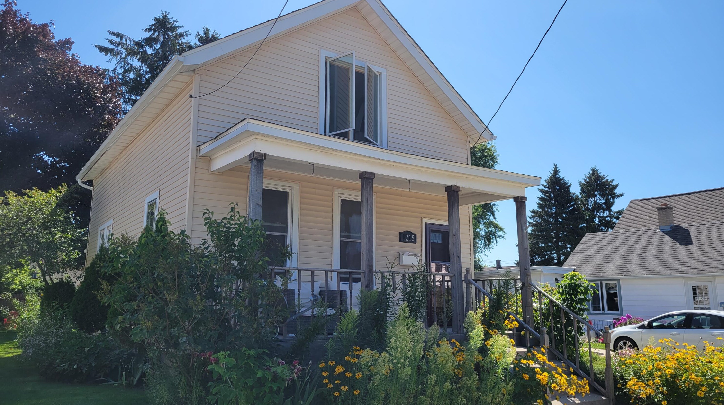 1215 S 21st St, Manitowoc, WI 54220