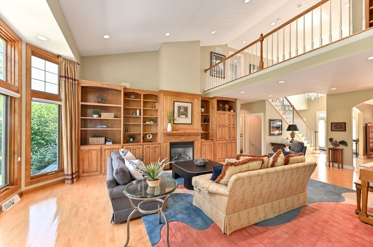 1954 W Hidden Reserve Ct, Thiensville, WI 53092