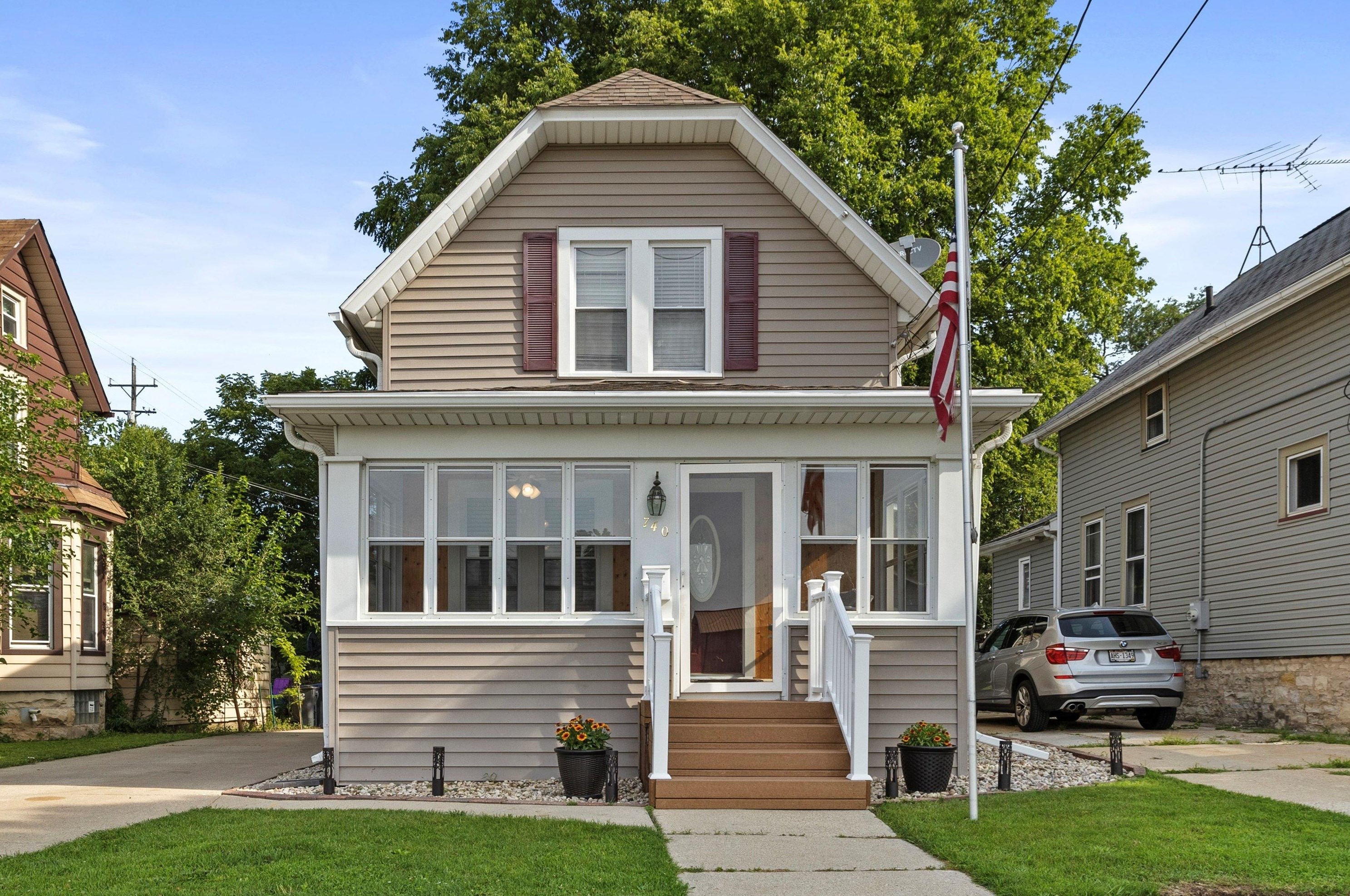 740 W College Ave, Waukesha, WI 53186