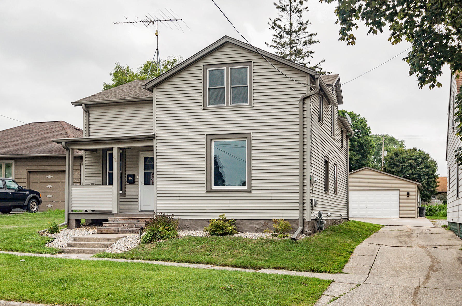 309 S Warren St, Watertown, WI 53094