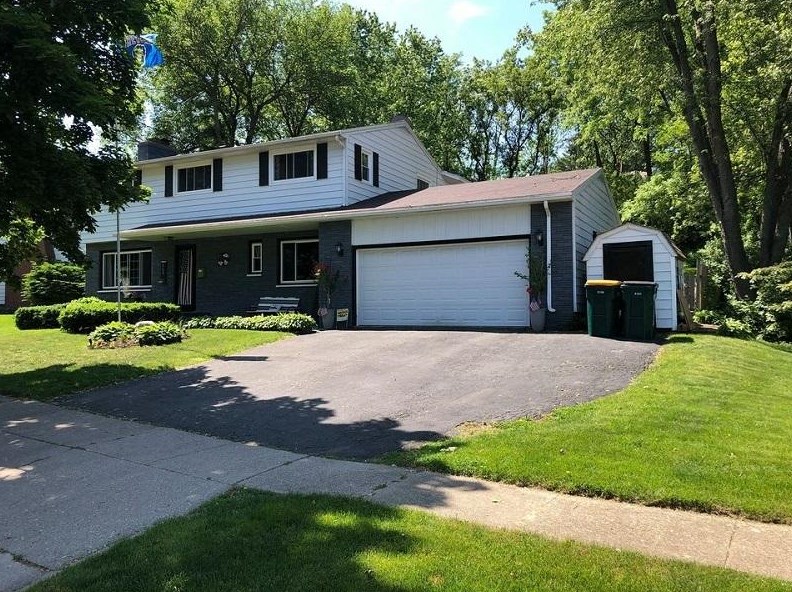 805 Hillcrest Dr, Fort Atkinson, WI 53538-1042