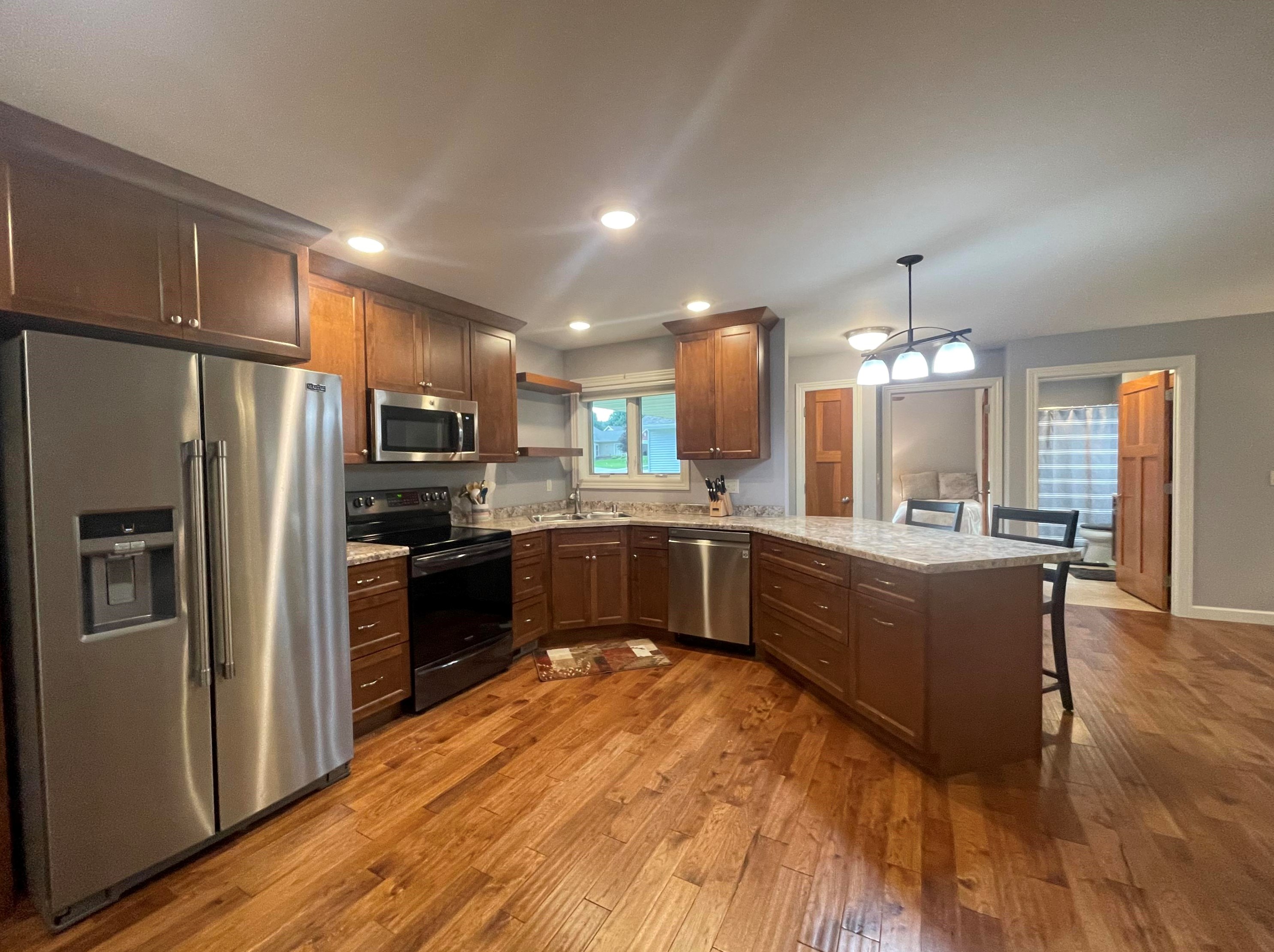 909 Wildwood Ct, La Crescent, MN 55947