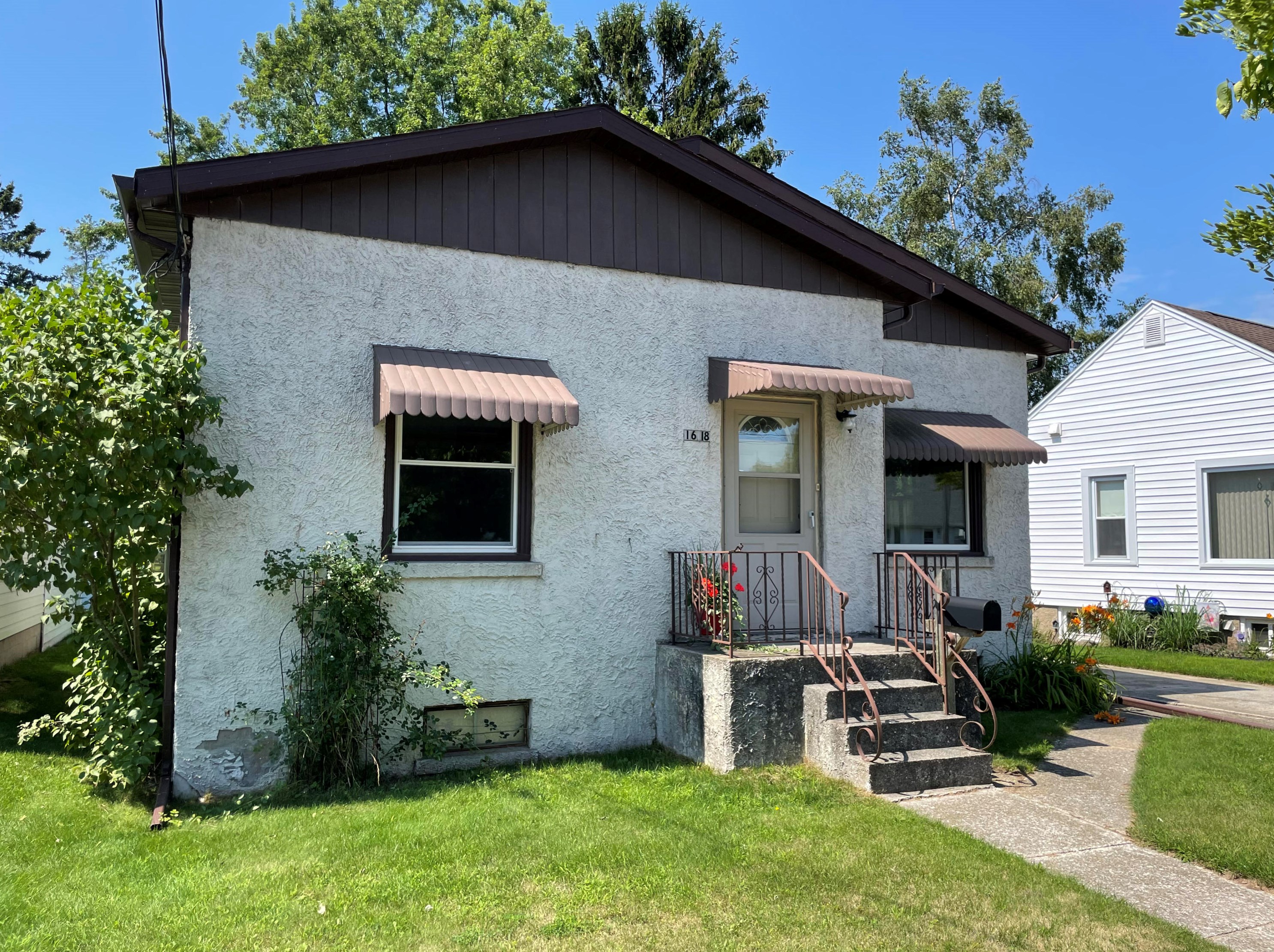 1618 Hawthorne Ave, Two Rivers, WI 54241