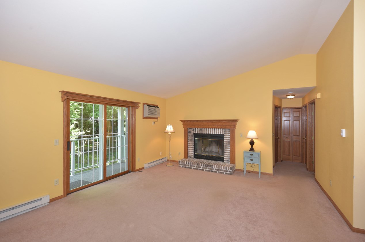 259 Minz Park Cir #4, West Bend, WI 53095