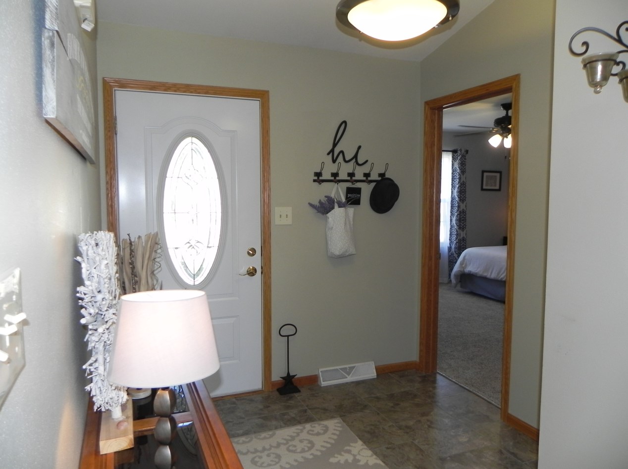5430 Sunshine Ln, Racine, WI 53402-2077
